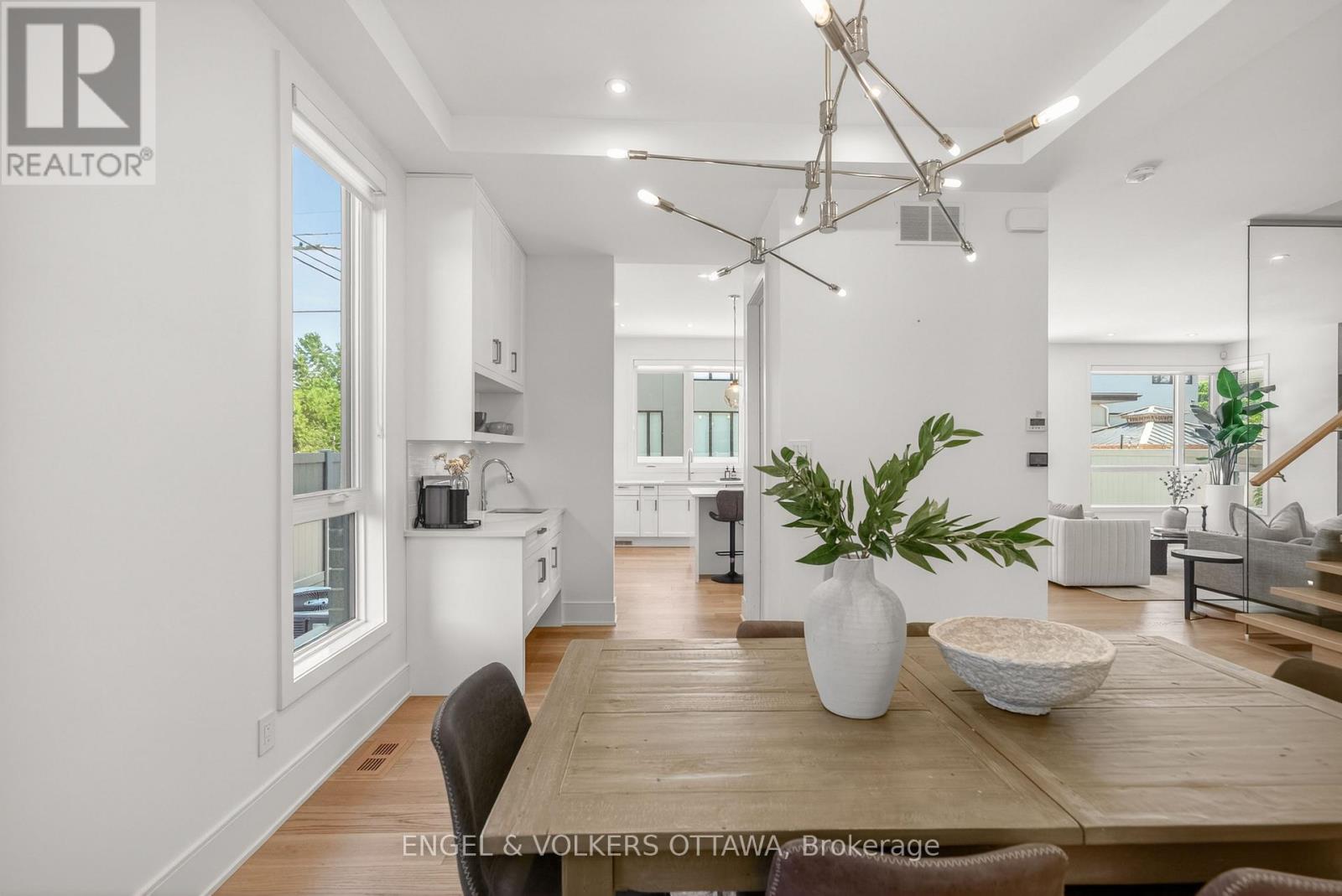 4 Bed, 4 Bath House for Sale in Ottawa – 102 GRANTON AVENUE, Ottawa – MLS# X13427074 - Image 11