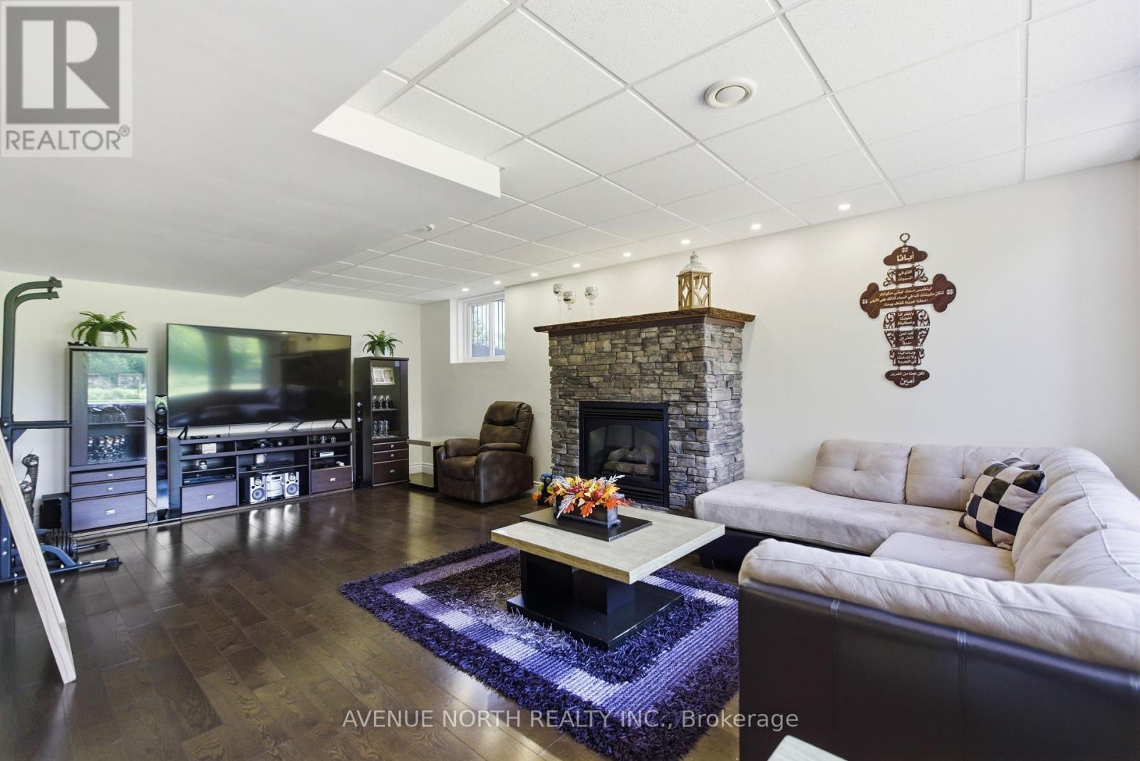 699 BALLYCASTLE CRESCENT — photo 37 of 50