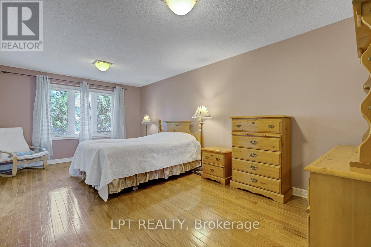 3 Bed, 3 Bath House for Sale in Ottawa – 72 WESTPOINTE CRESCENT, Ottawa – MLS# X13427300 - Image 25