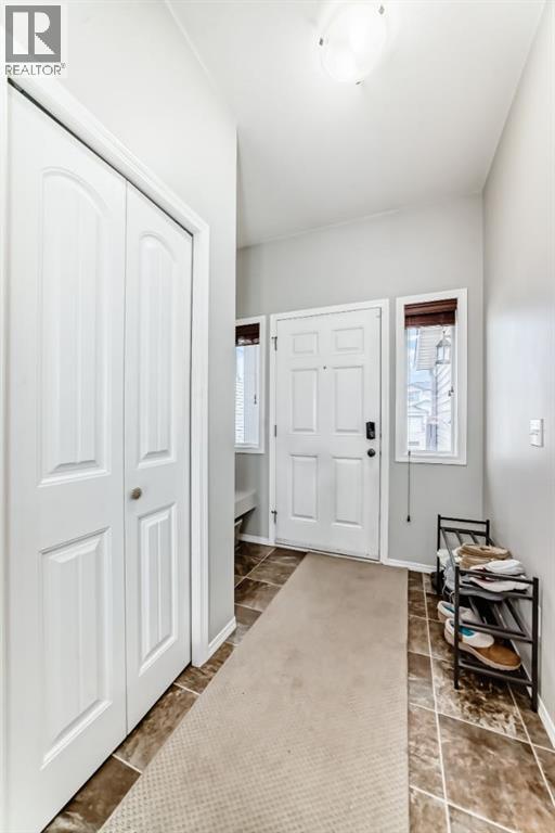 Welcoming entrance with lots of room for guests