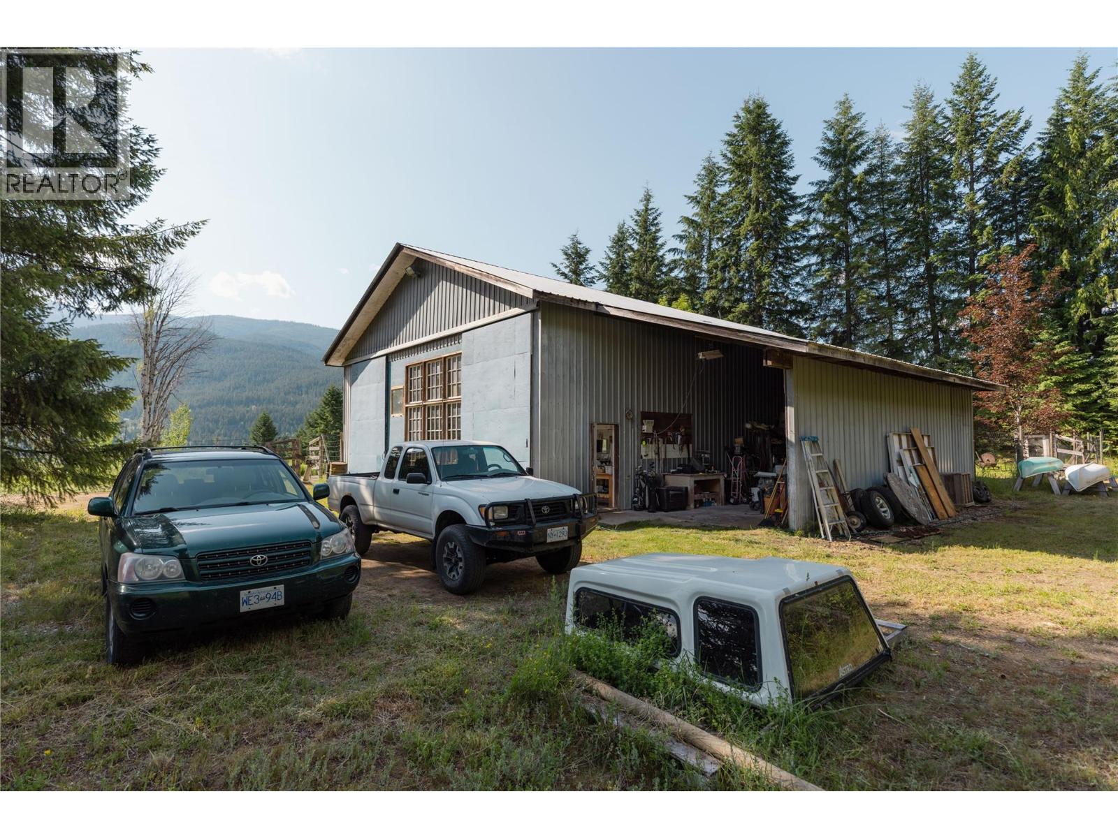 6777 PERRY'S BACK Road, Winlaw