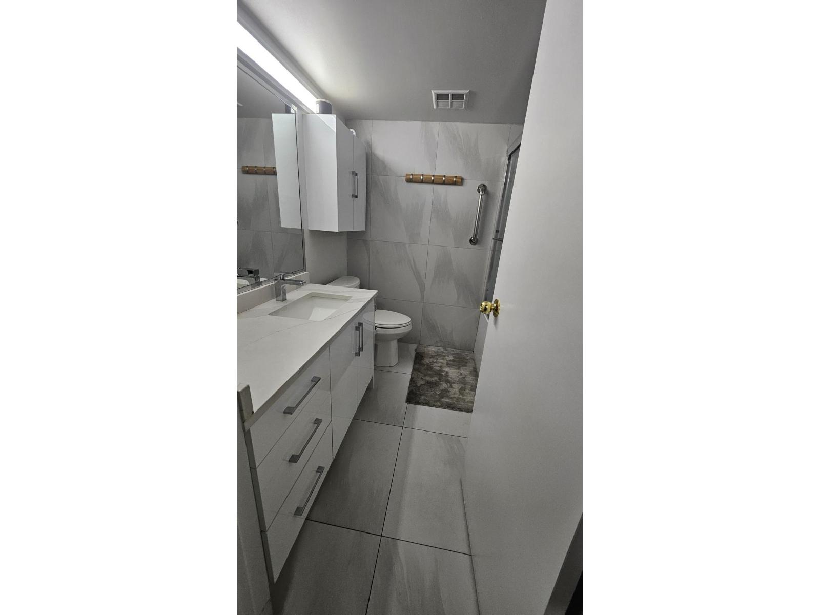 1 Bed, 1 Bath House for Sale in Surrey – 1206 10523 UNIVERSITY DRIVE, Surrey – MLS# R3130272 - Image 9