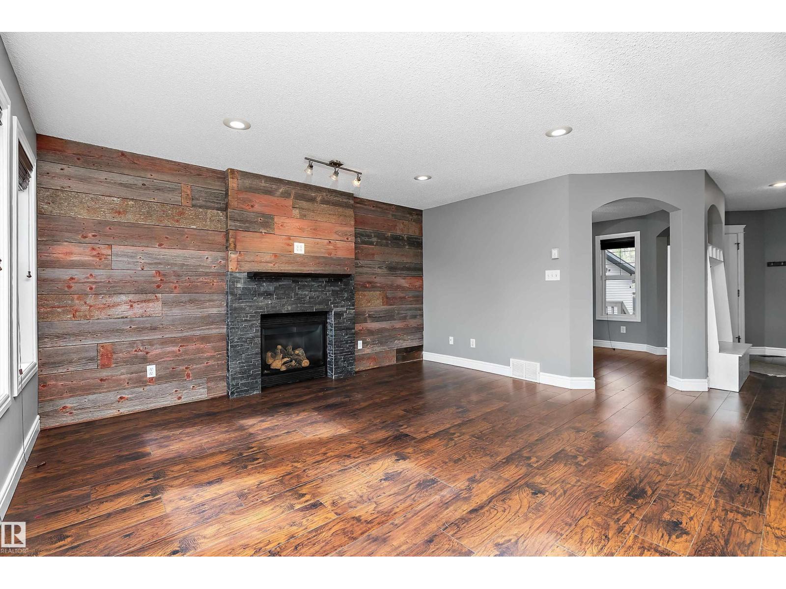 1103 115 ST SW - 10