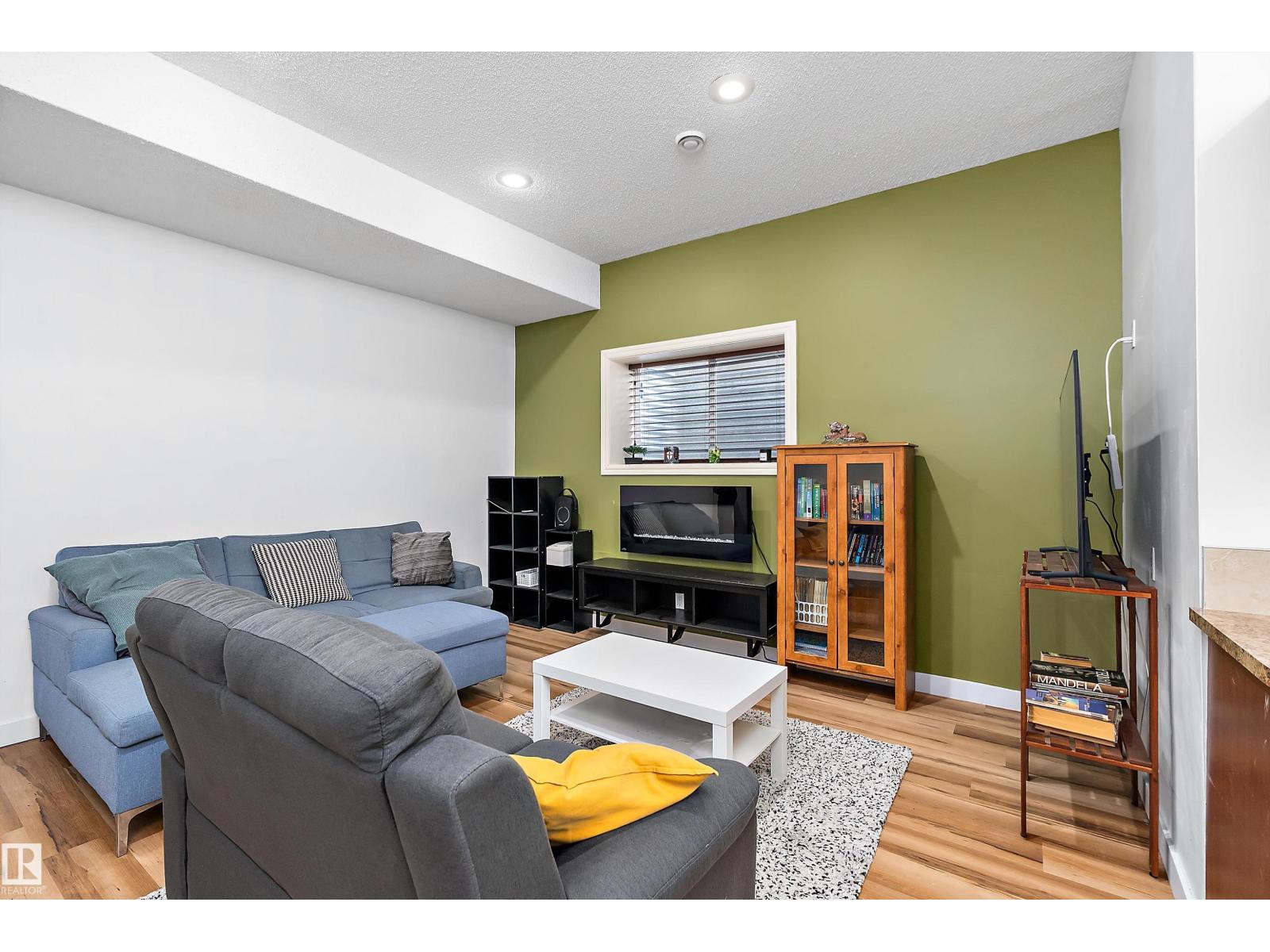 1103 115 ST SW - 44