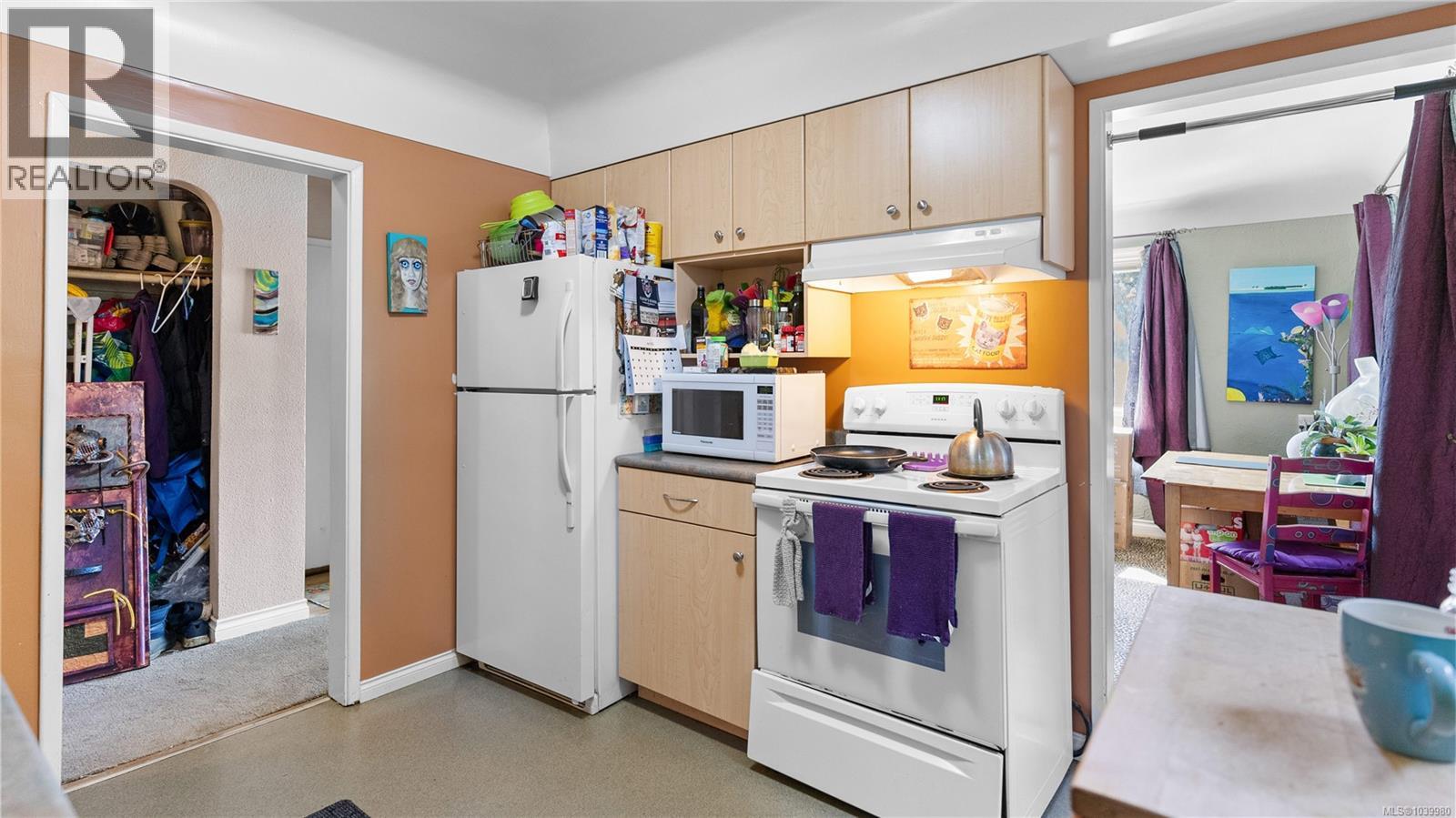 946/948 Ellery St, Esquimalt