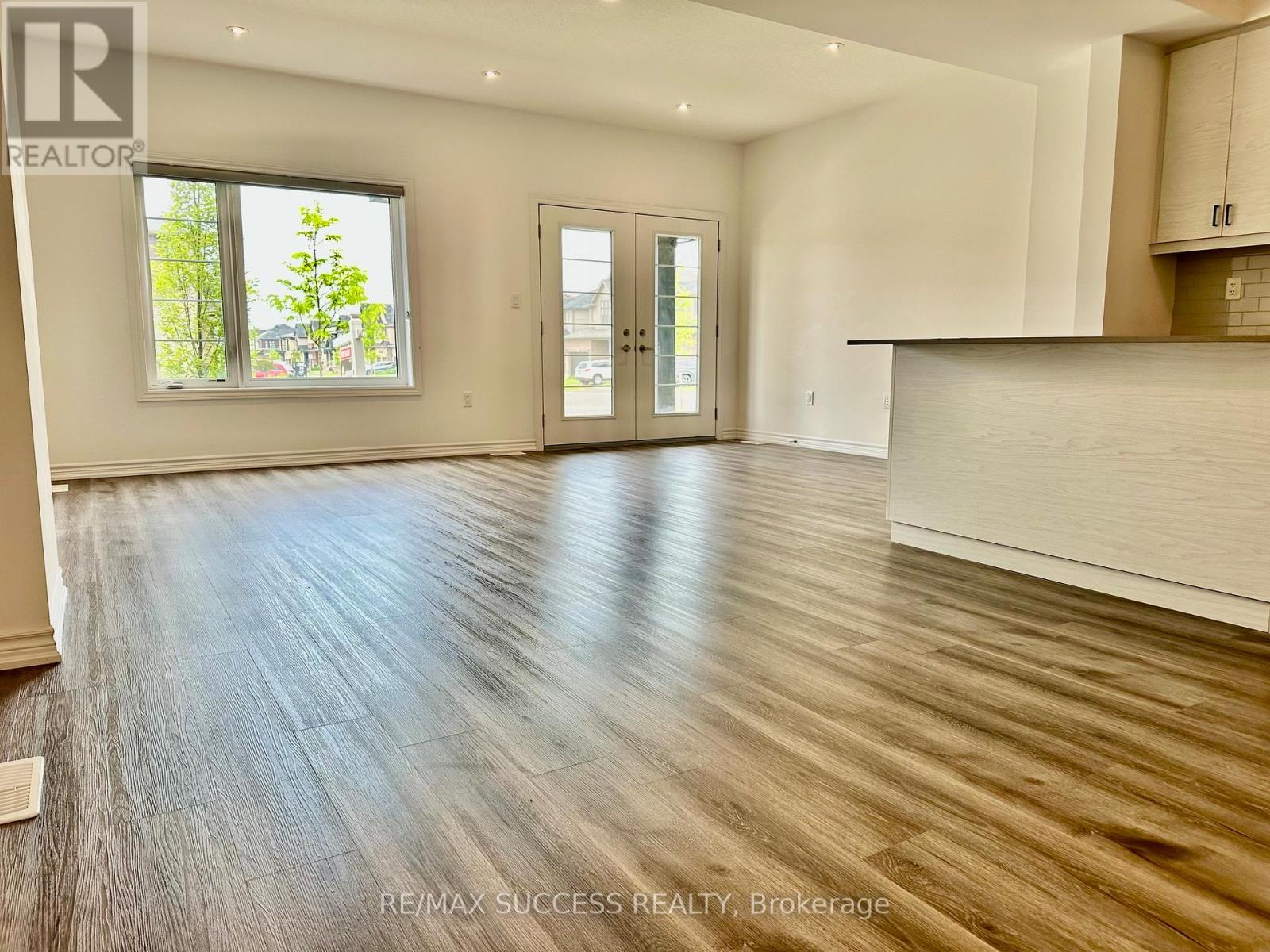 3-bedroom home for sale at 22 - 461 BLACKBURN DRIVE, Brantford ON · photo 8 of 39