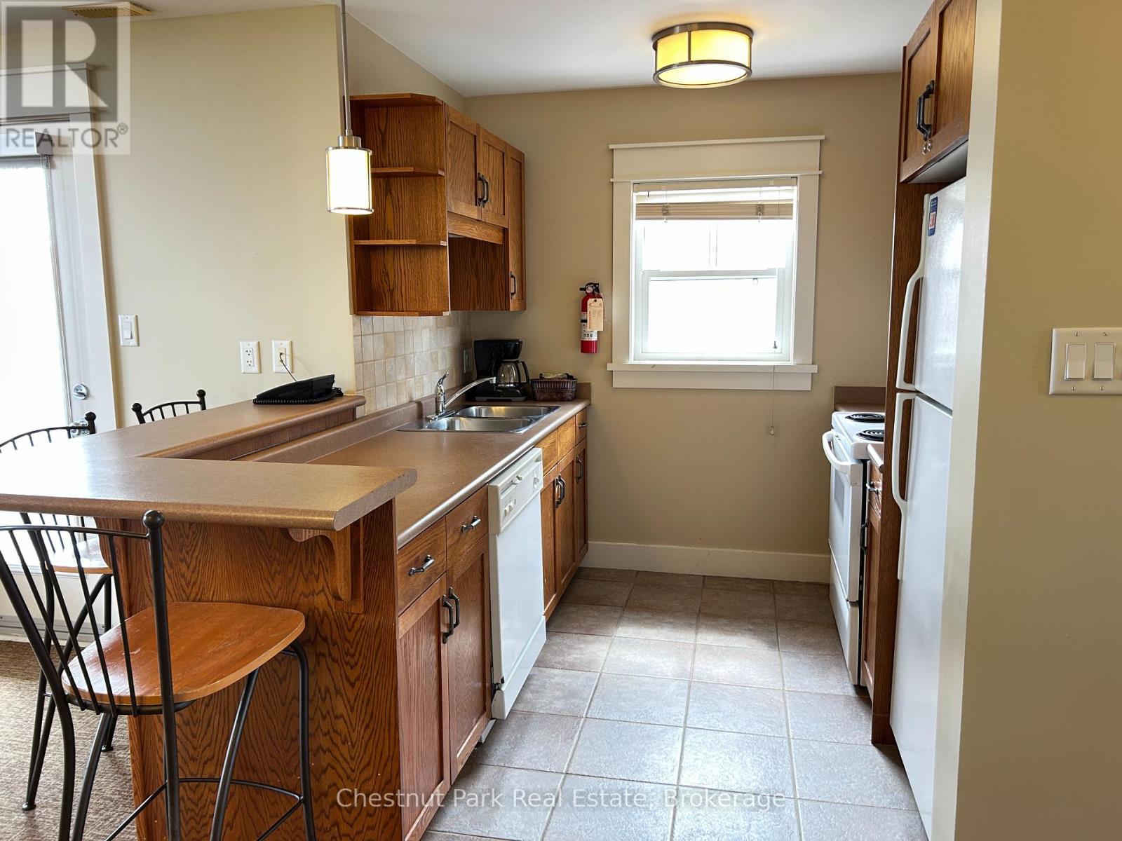 #222 125 FAIRWAY COURT - 9