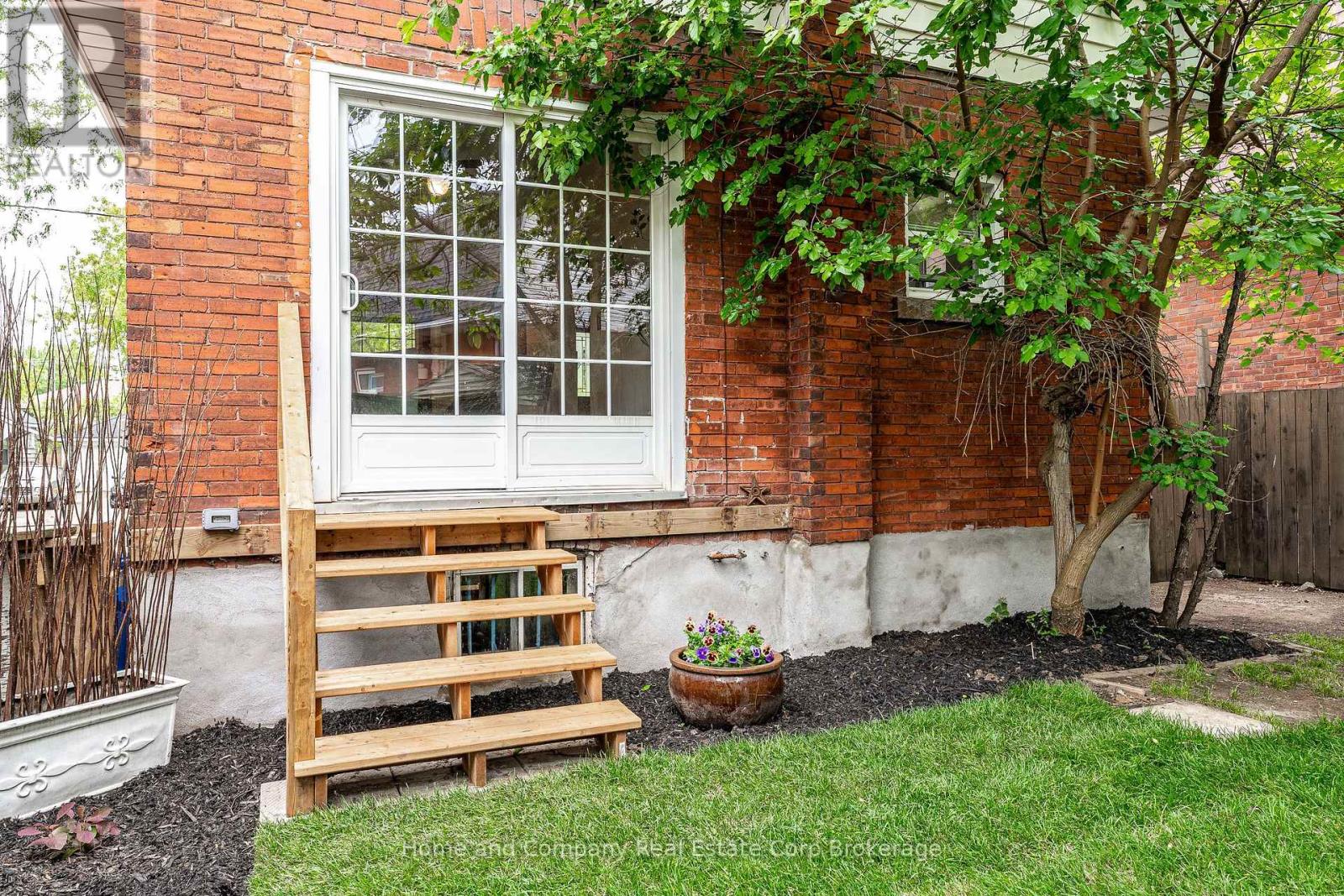 31 MILTON STREET - 23