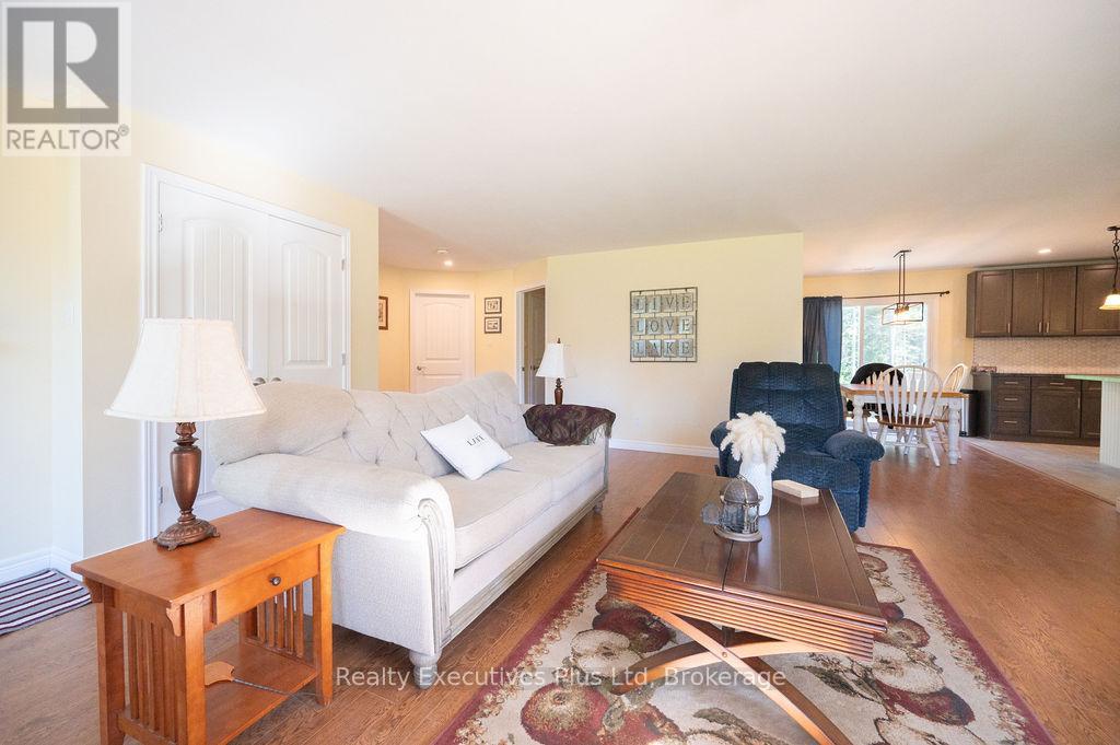 387 BRENNAN'S ROAD - 36