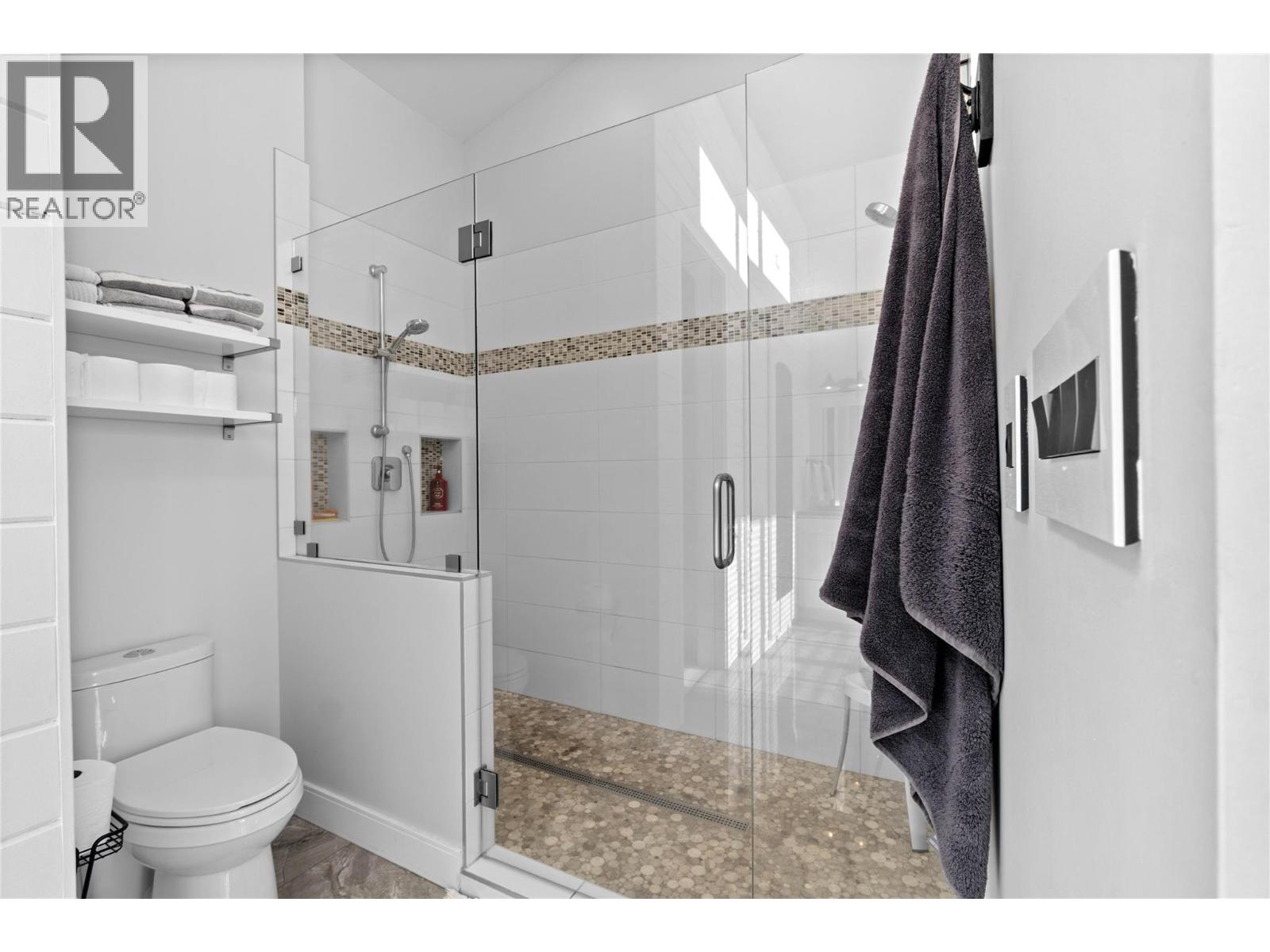 3093 SHUSWAP  E Road, Kamloops