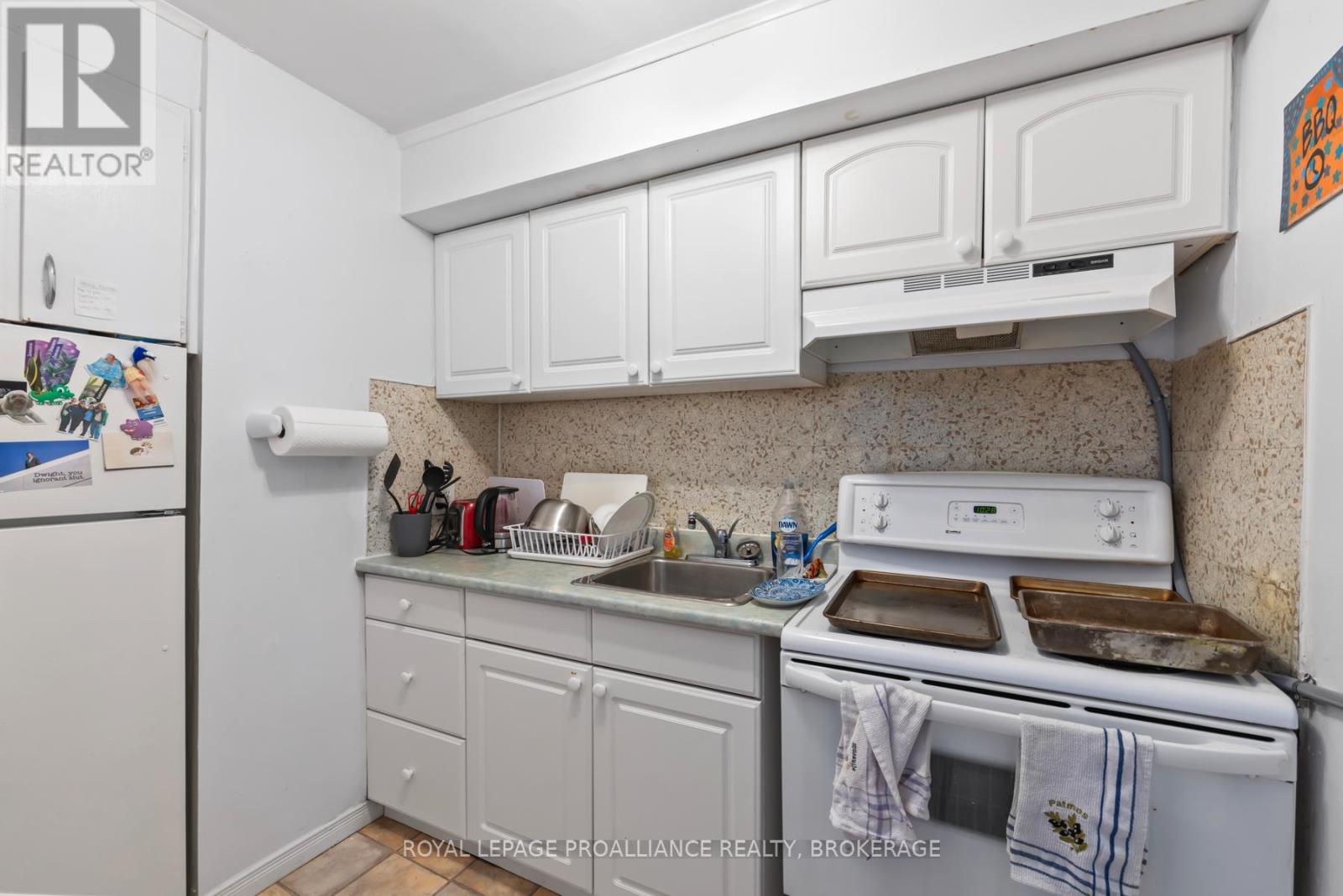 325 JOHNSON STREET - 12