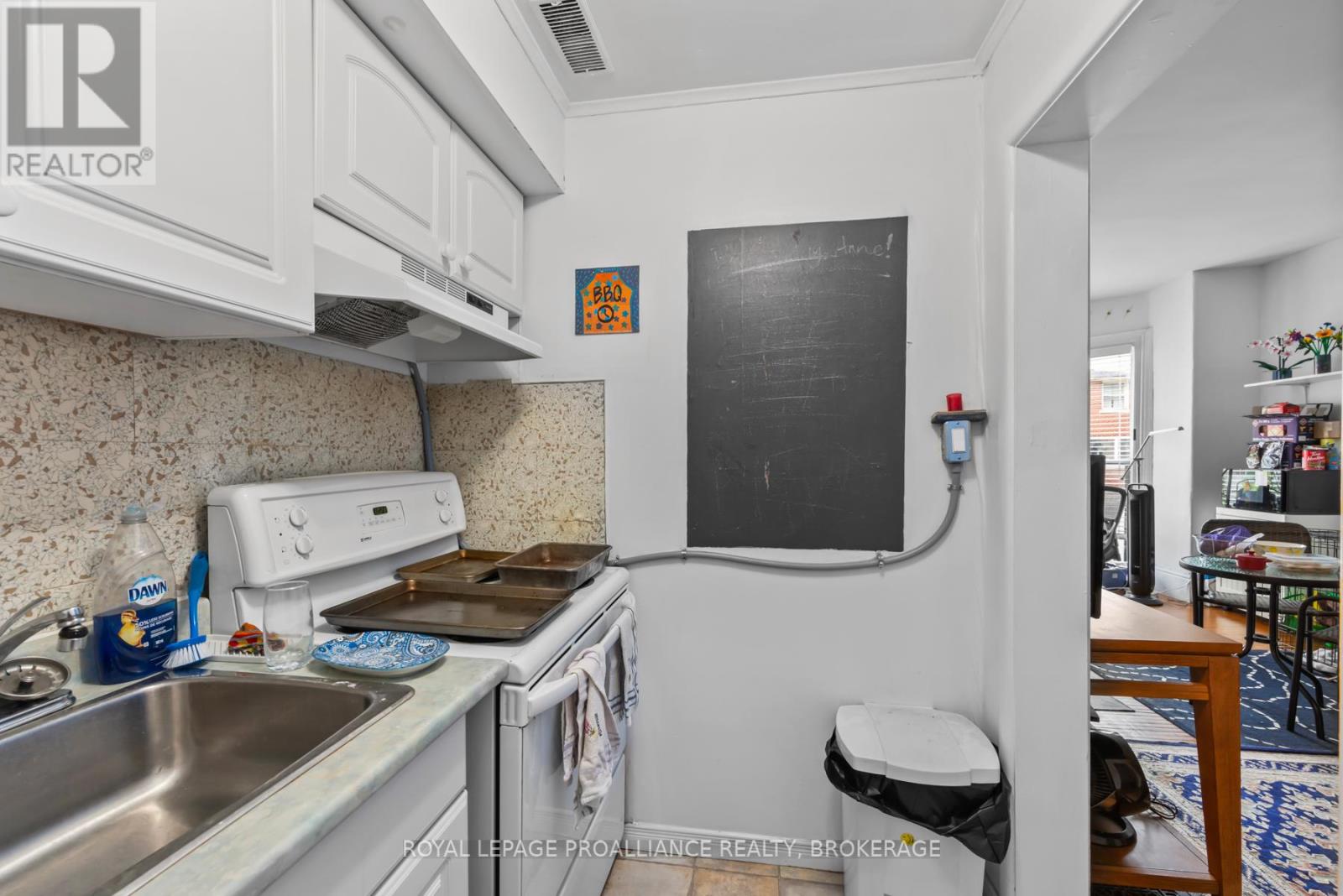 325 JOHNSON STREET - 14