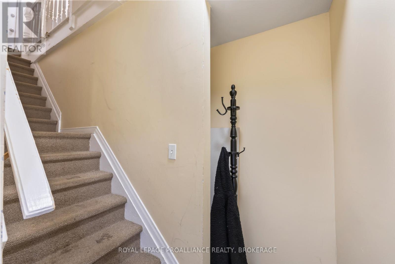 325 JOHNSON STREET - 17