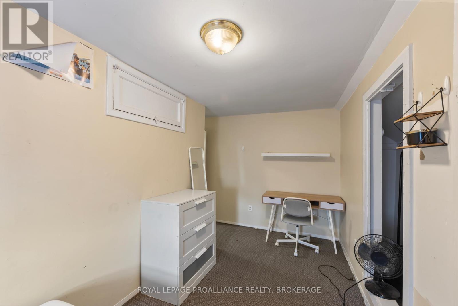 325 JOHNSON STREET - 28