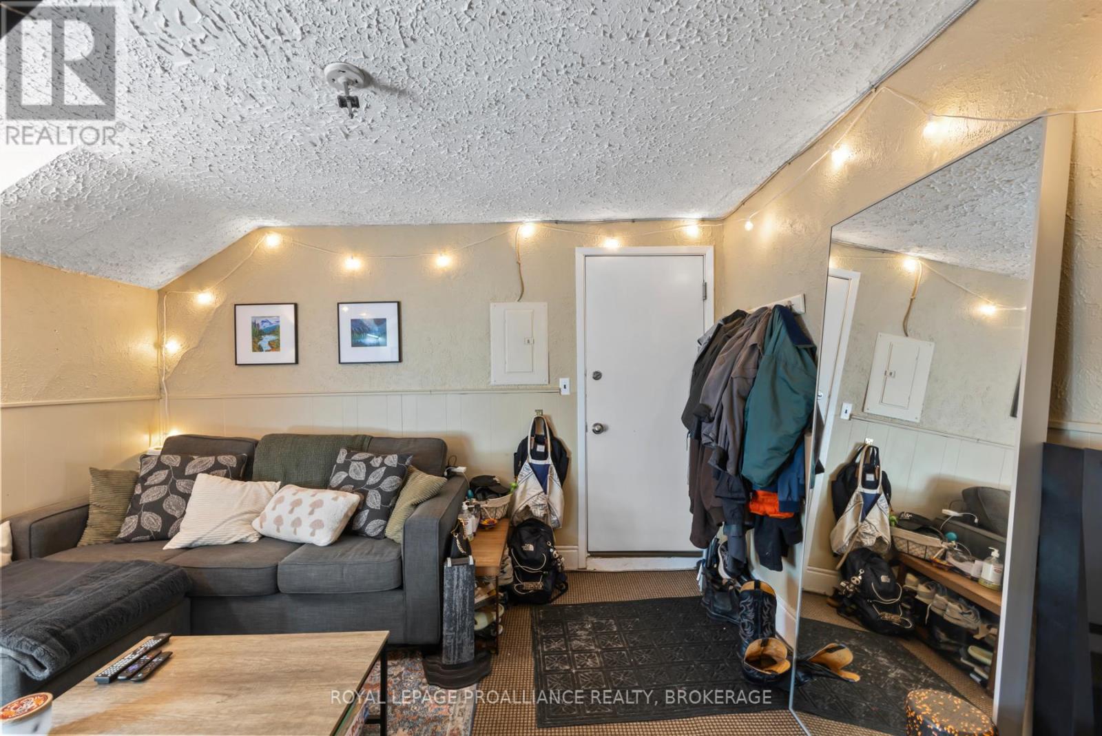 325 JOHNSON STREET - 47