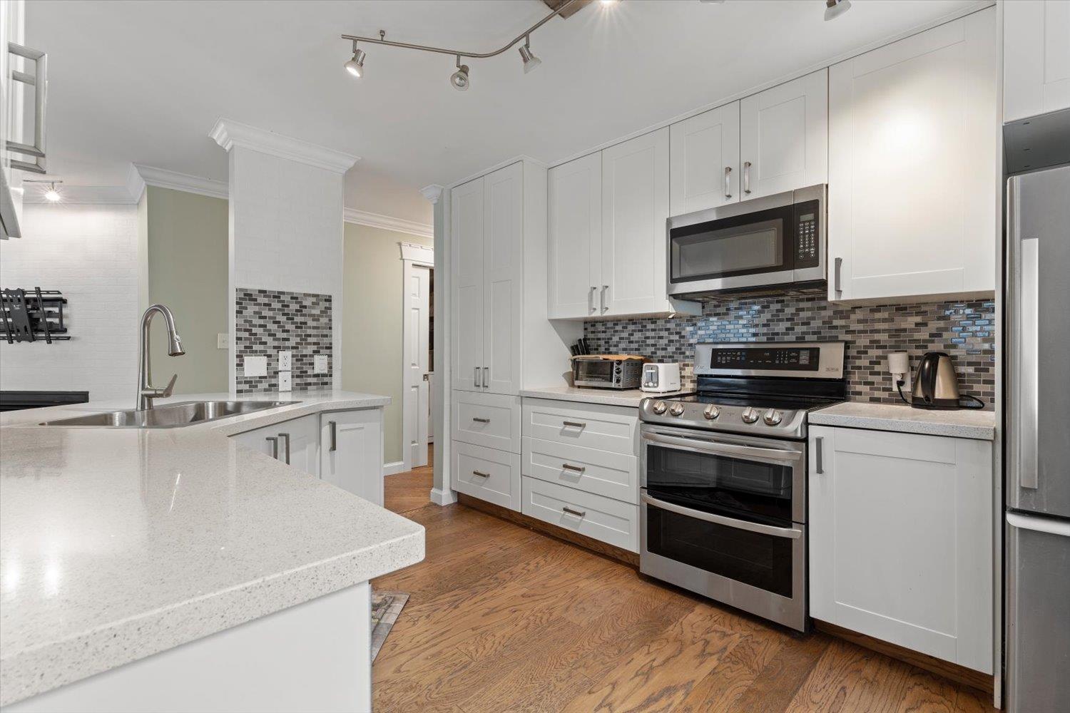 303 45765 SPADINA AVENUE, Chilliwack Downtown