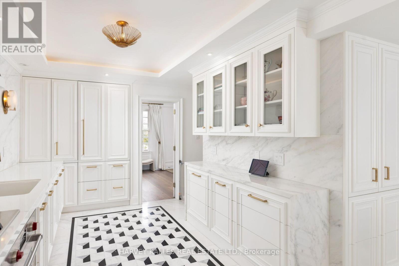 470 RUSSELL HILL ROAD - 16