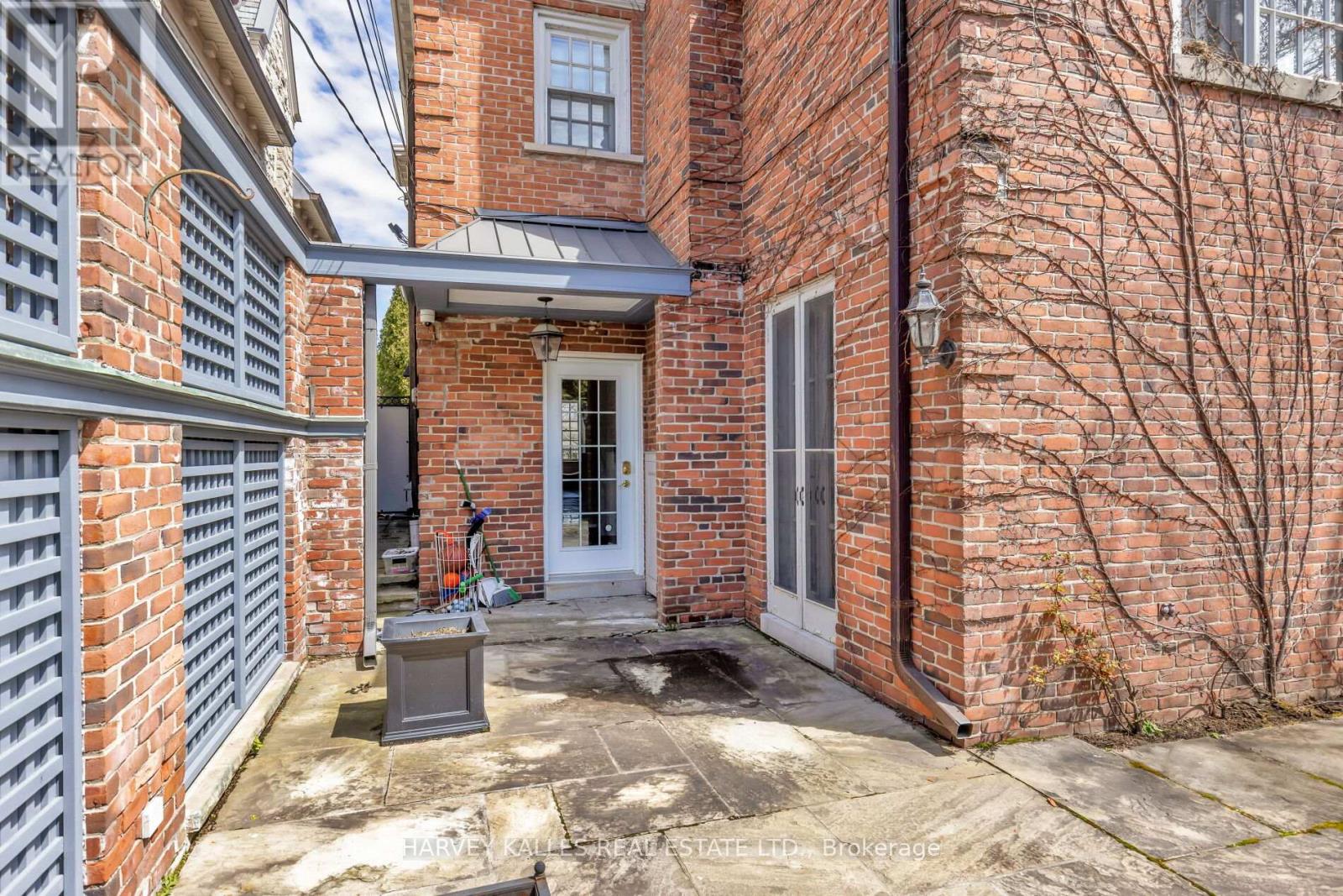 470 RUSSELL HILL ROAD - 19