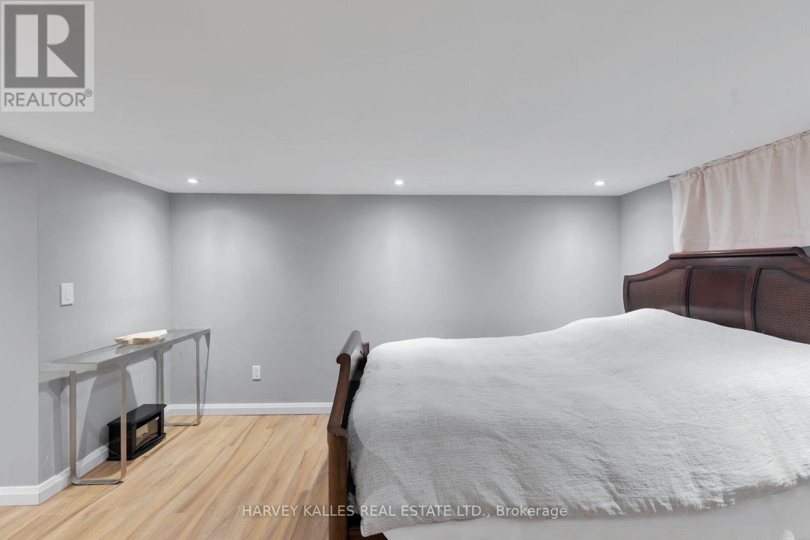 470 RUSSELL HILL ROAD - 48
