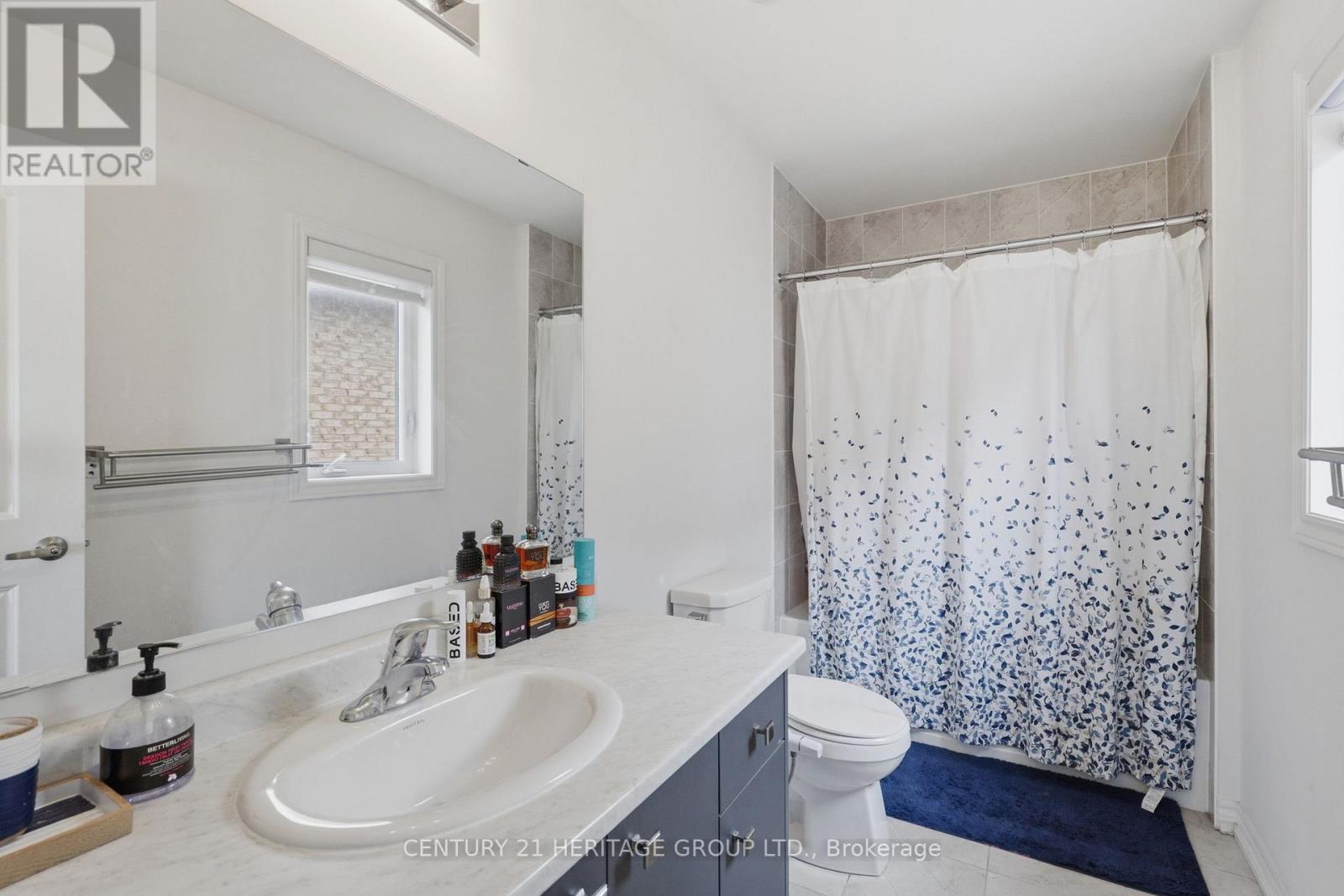 63 BETHPAGE CRESCENT - 24