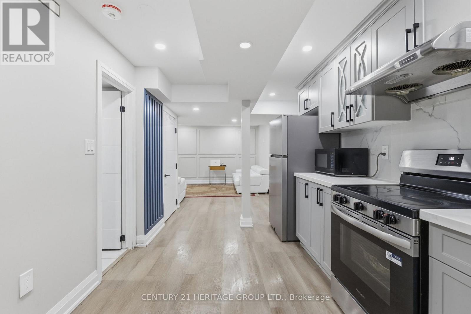 63 BETHPAGE CRESCENT - 29
