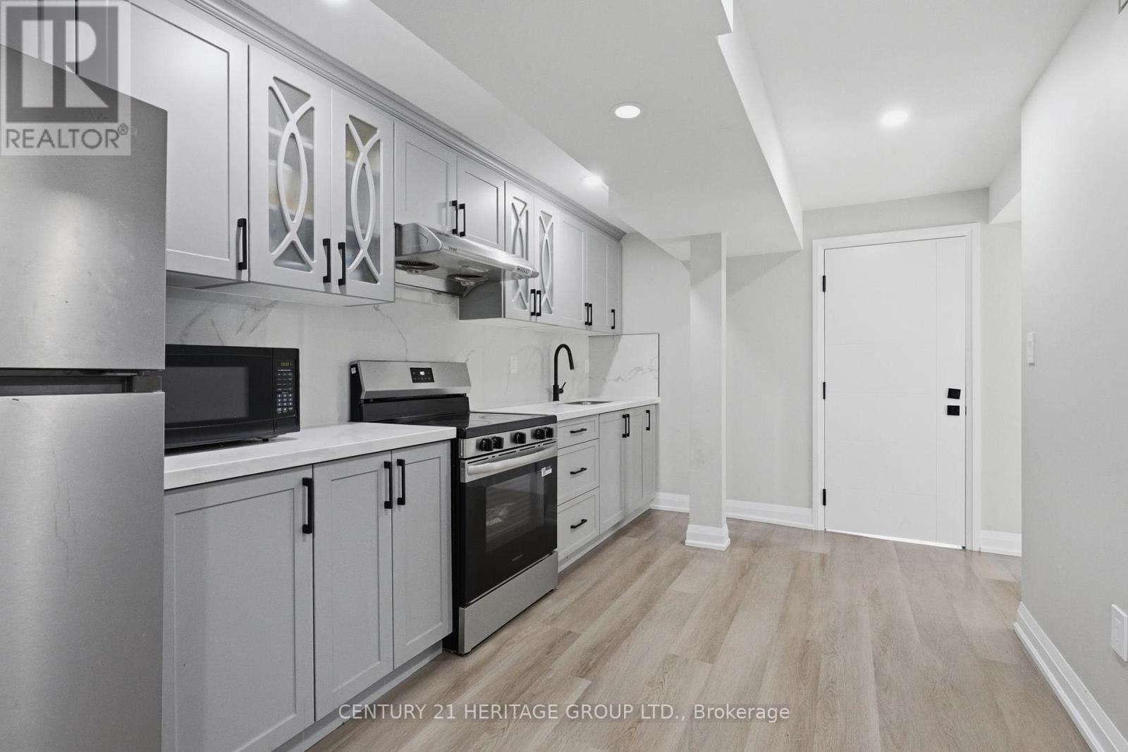 63 BETHPAGE CRESCENT - 30