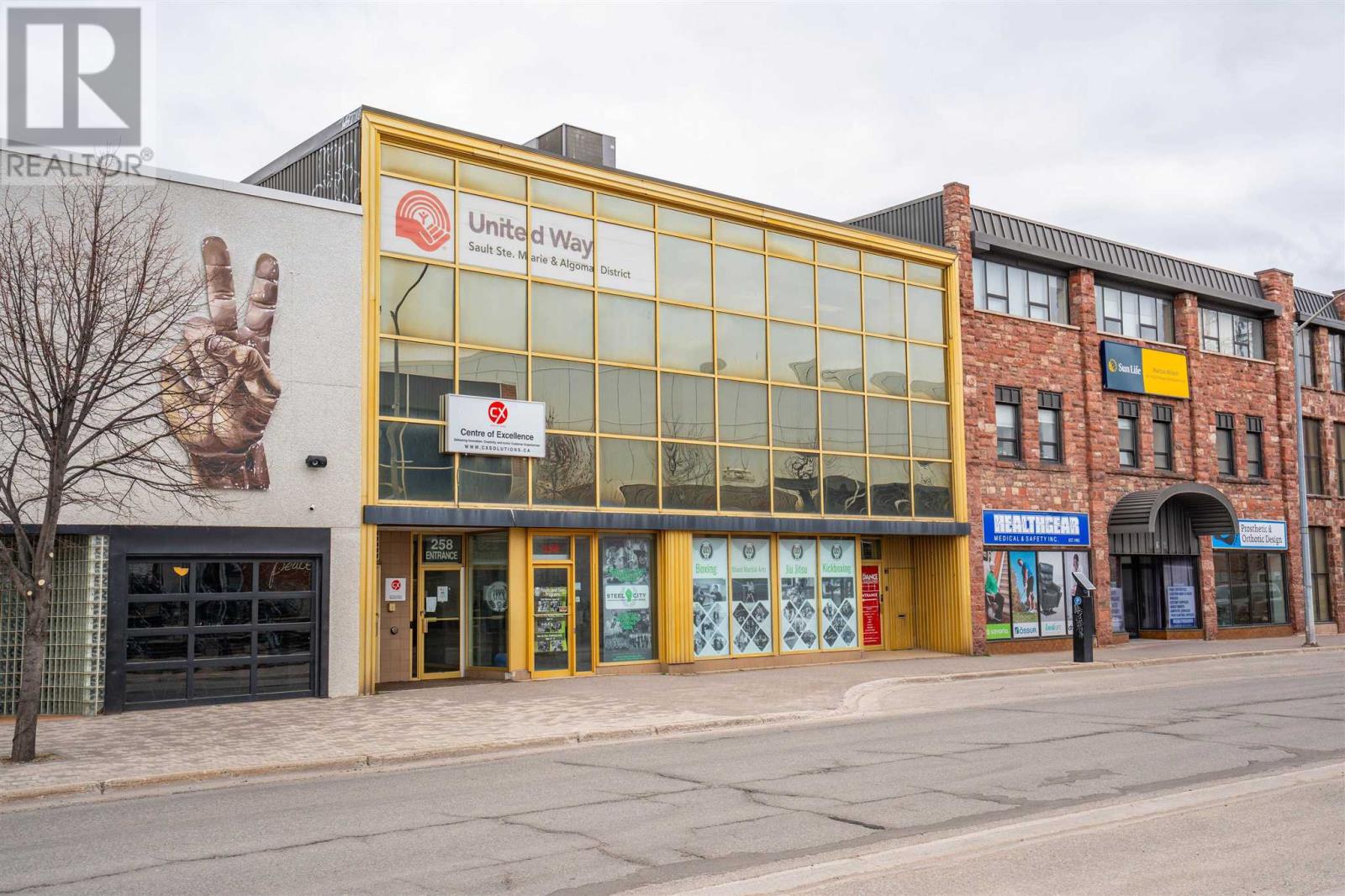258 Queen ST