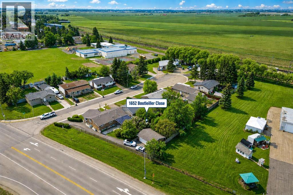 1652 Boutellier Close, Penhold