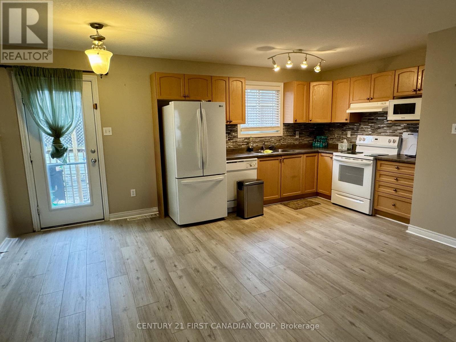 994 MARIGOLD STREET - 3