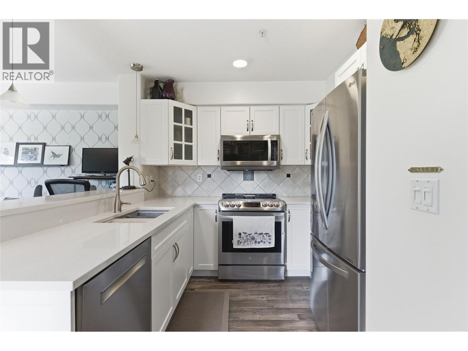 #310 950 LORNE Street - 9