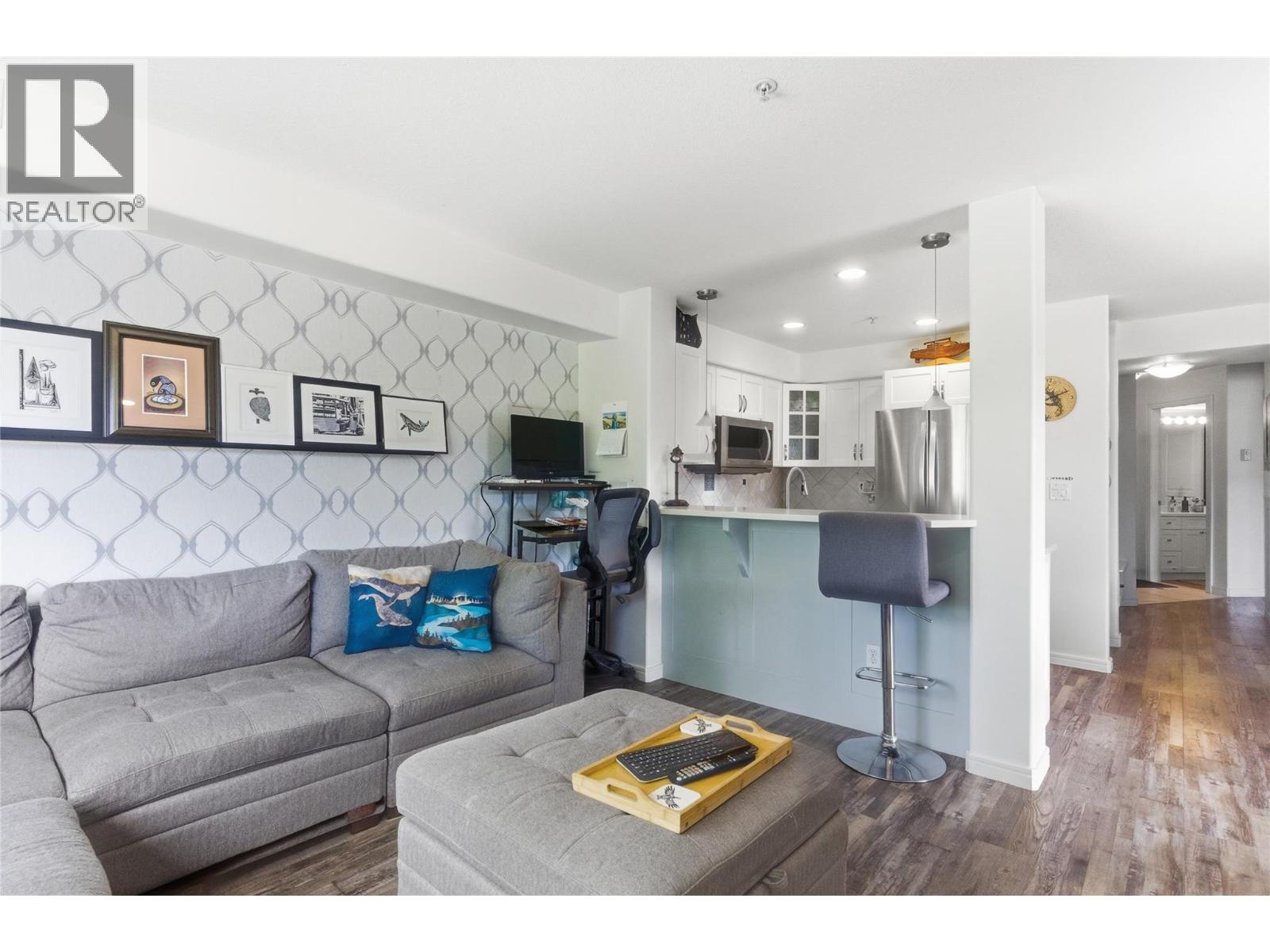 #310 950 LORNE Street - 2