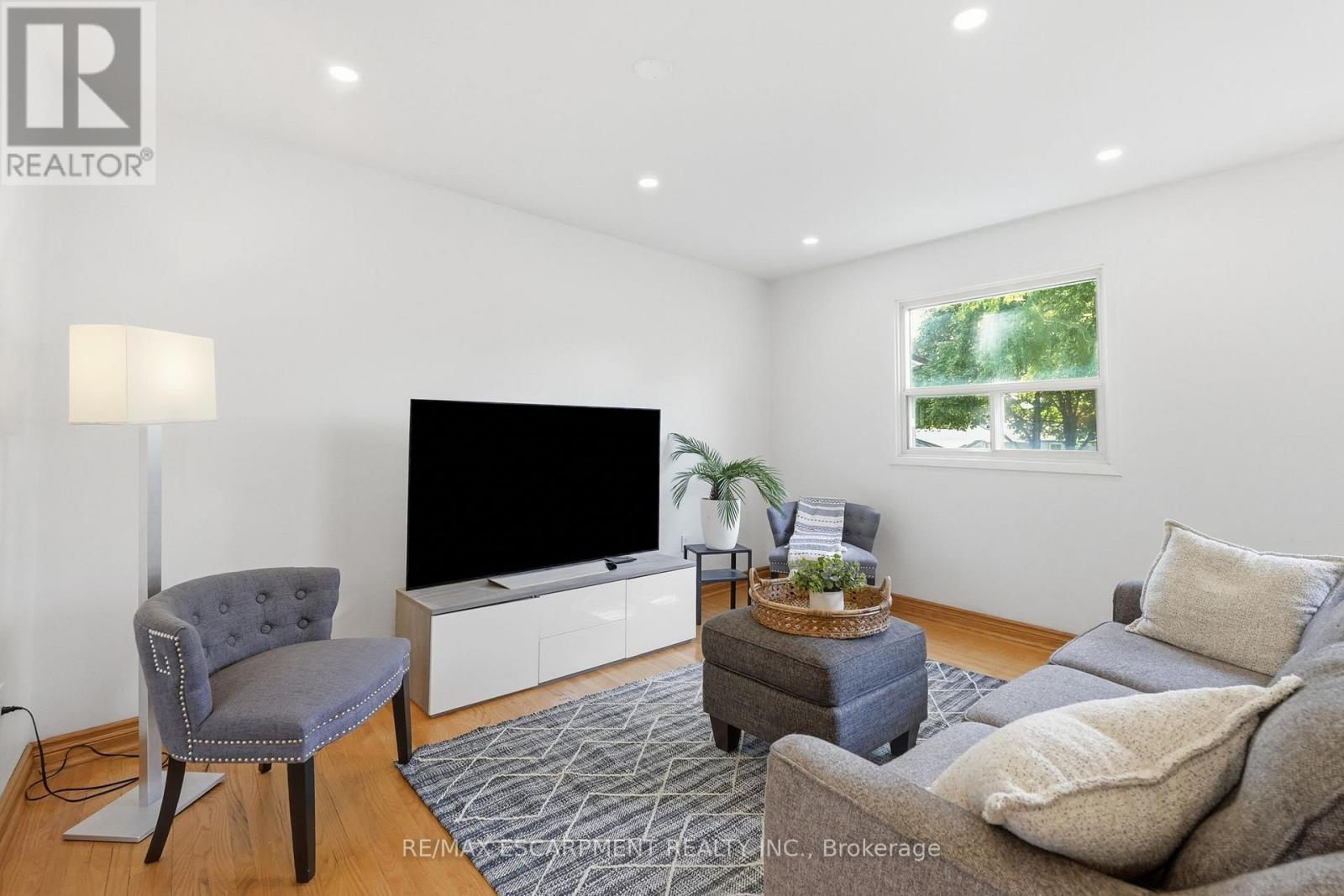 58 ONSLOW COURT - 10