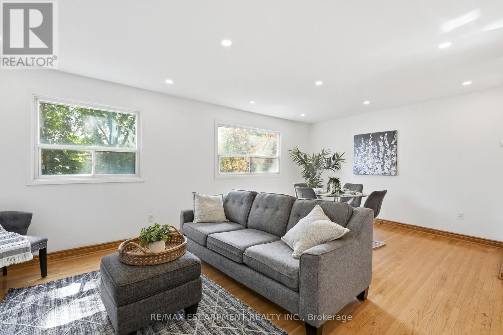 58 ONSLOW COURT - 11