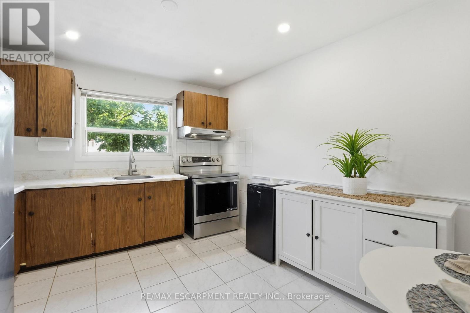 58 ONSLOW COURT - 12