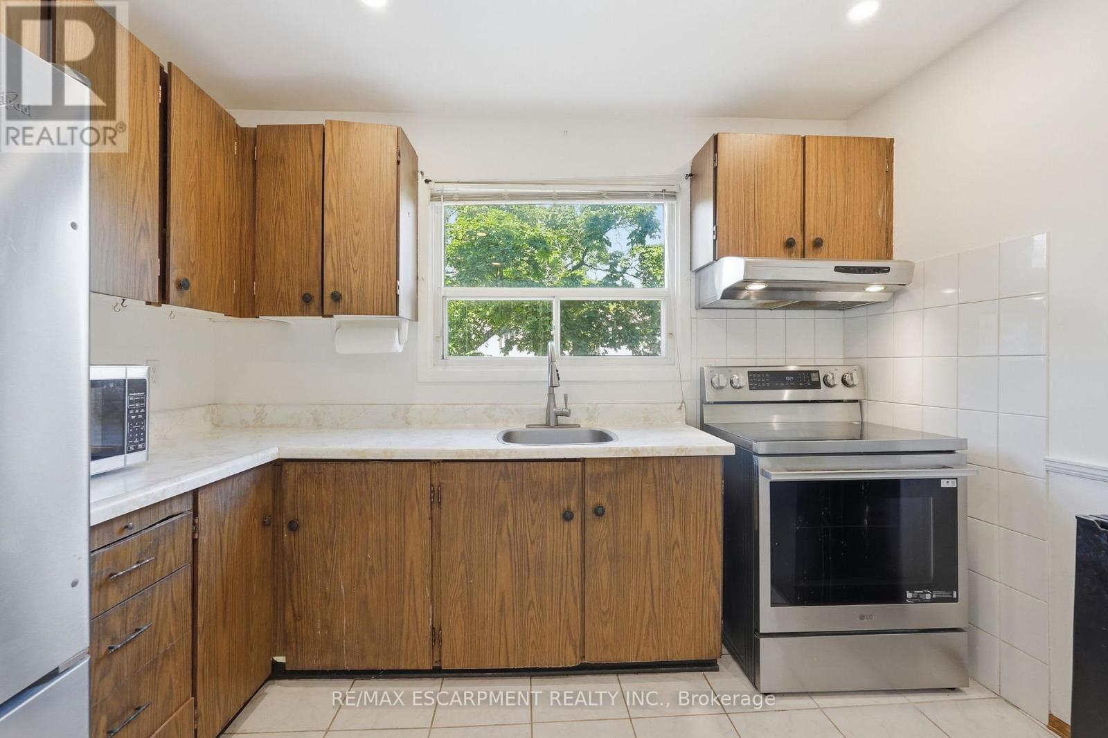58 ONSLOW COURT - 13