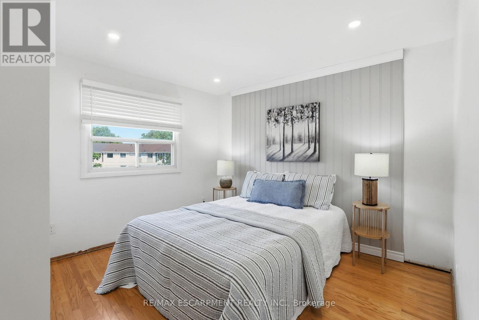 58 ONSLOW COURT - 18