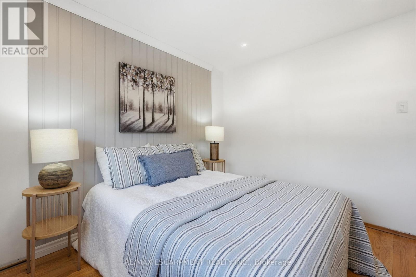 58 ONSLOW COURT - 19