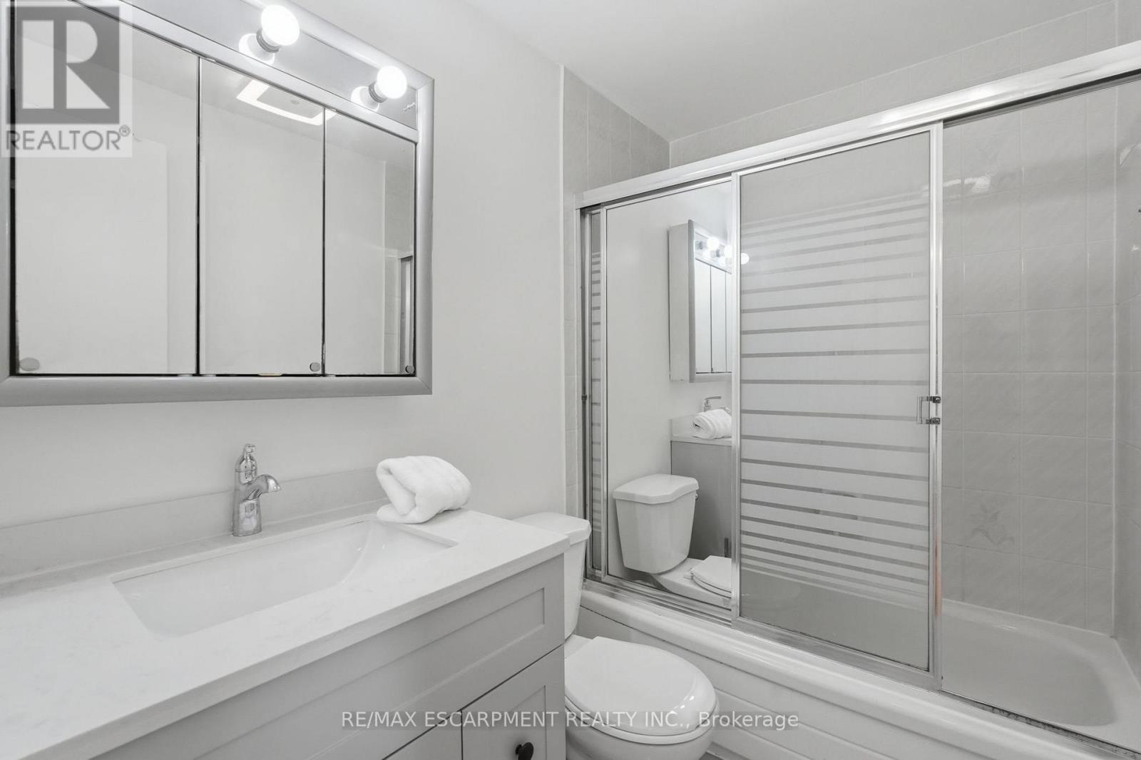 58 ONSLOW COURT - 21