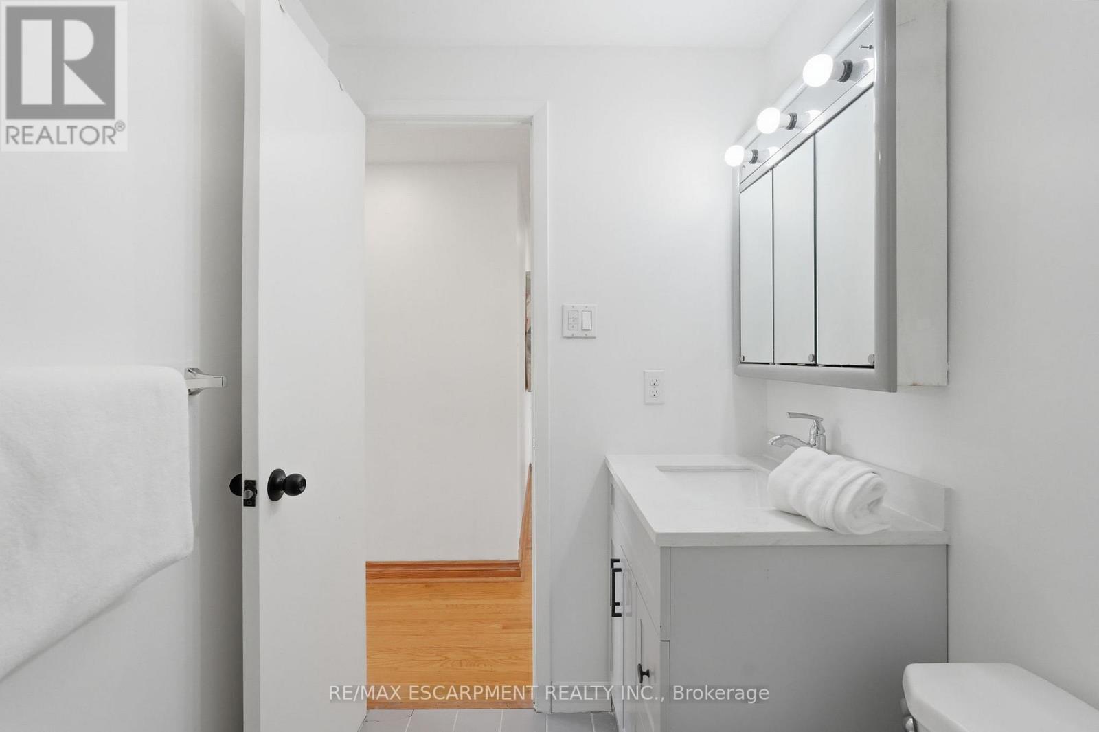 58 ONSLOW COURT - 23