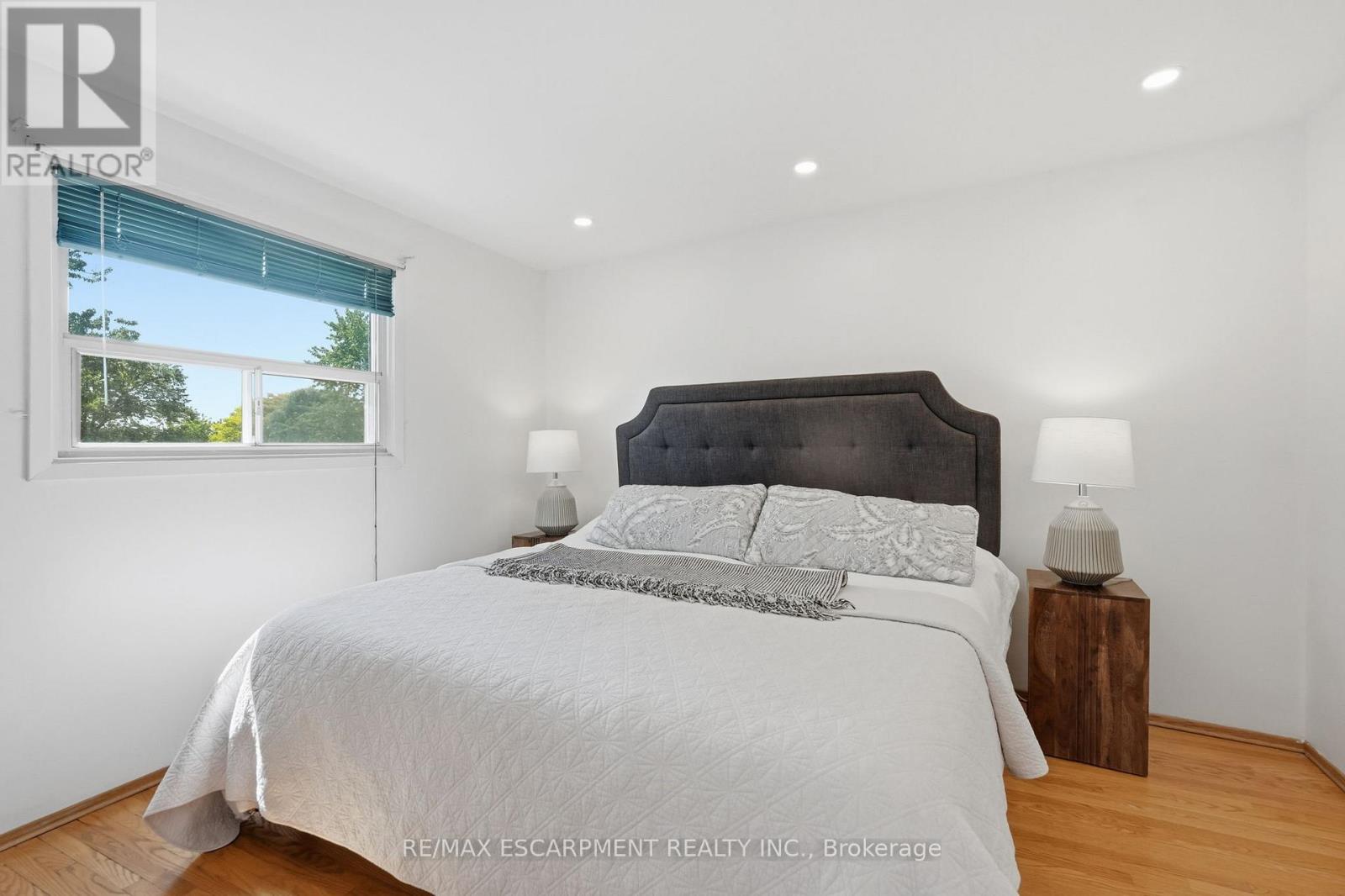 58 ONSLOW COURT - 24
