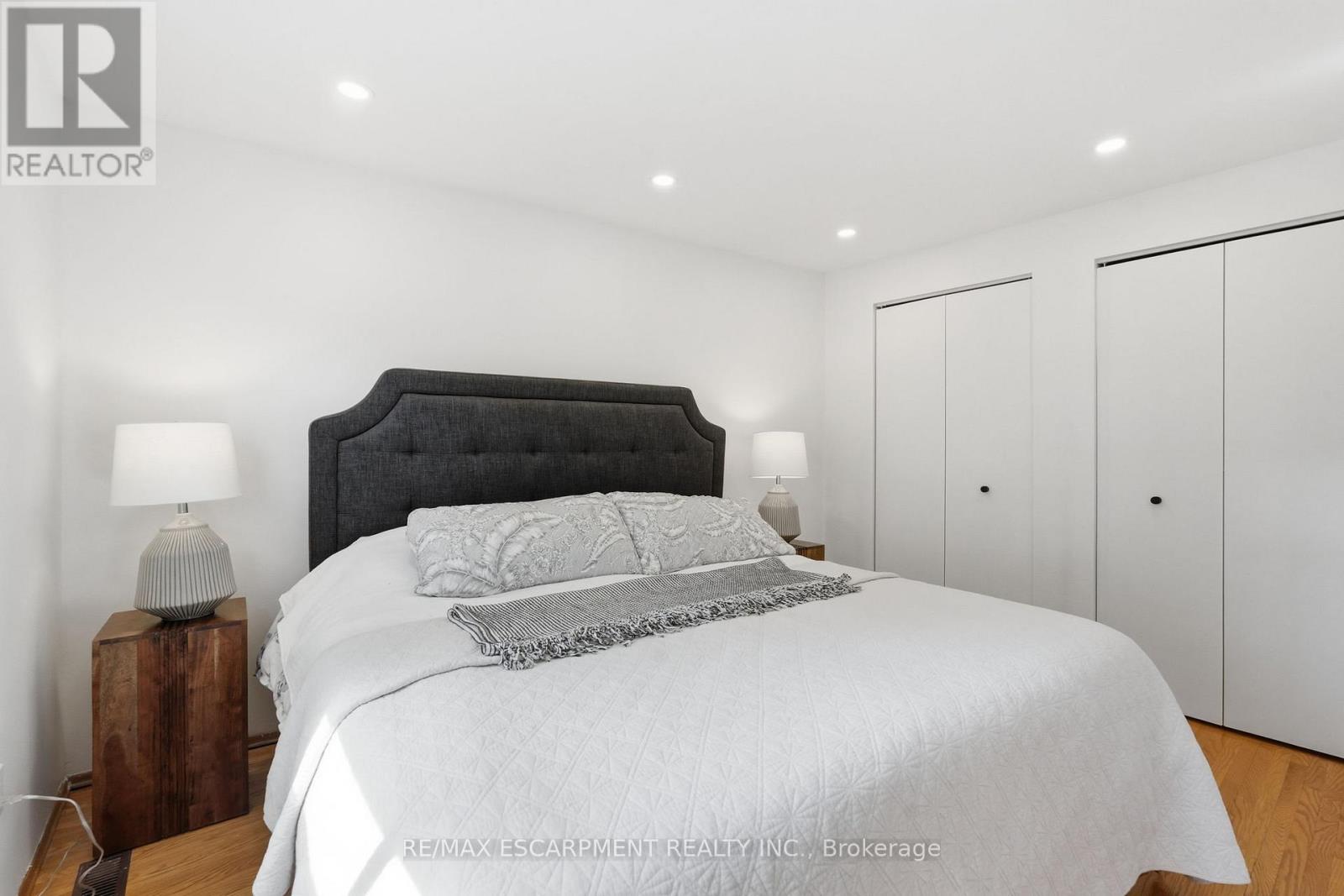 58 ONSLOW COURT - 25