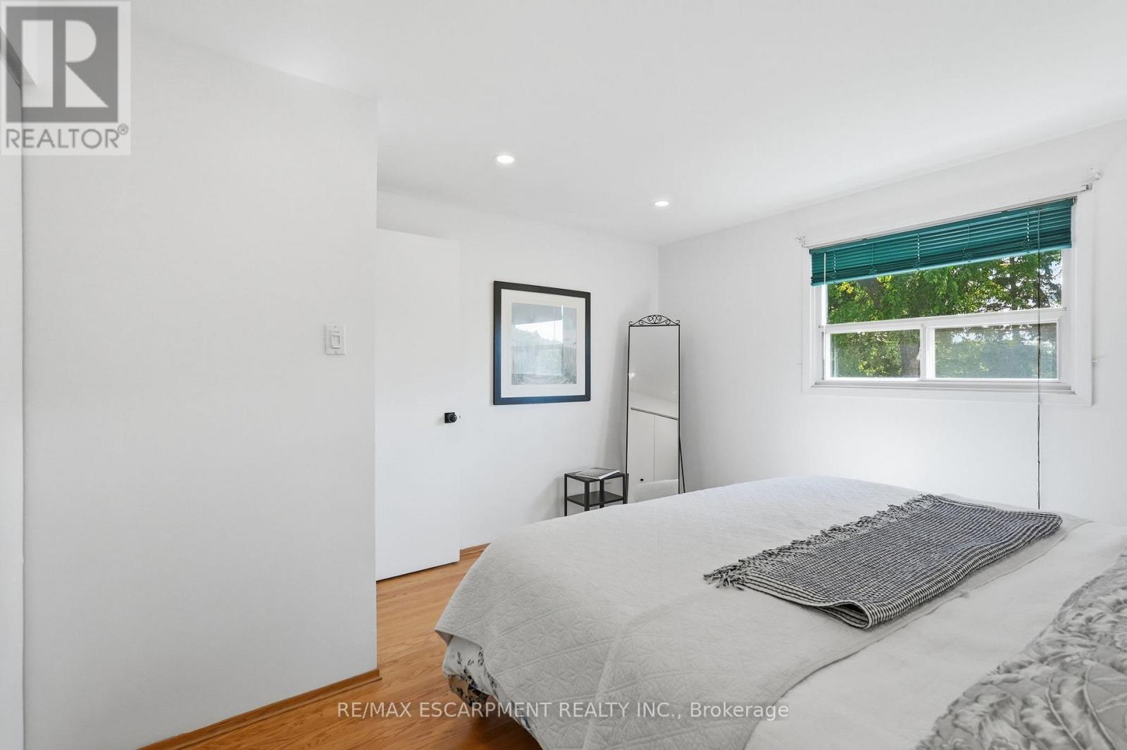 58 ONSLOW COURT - 26