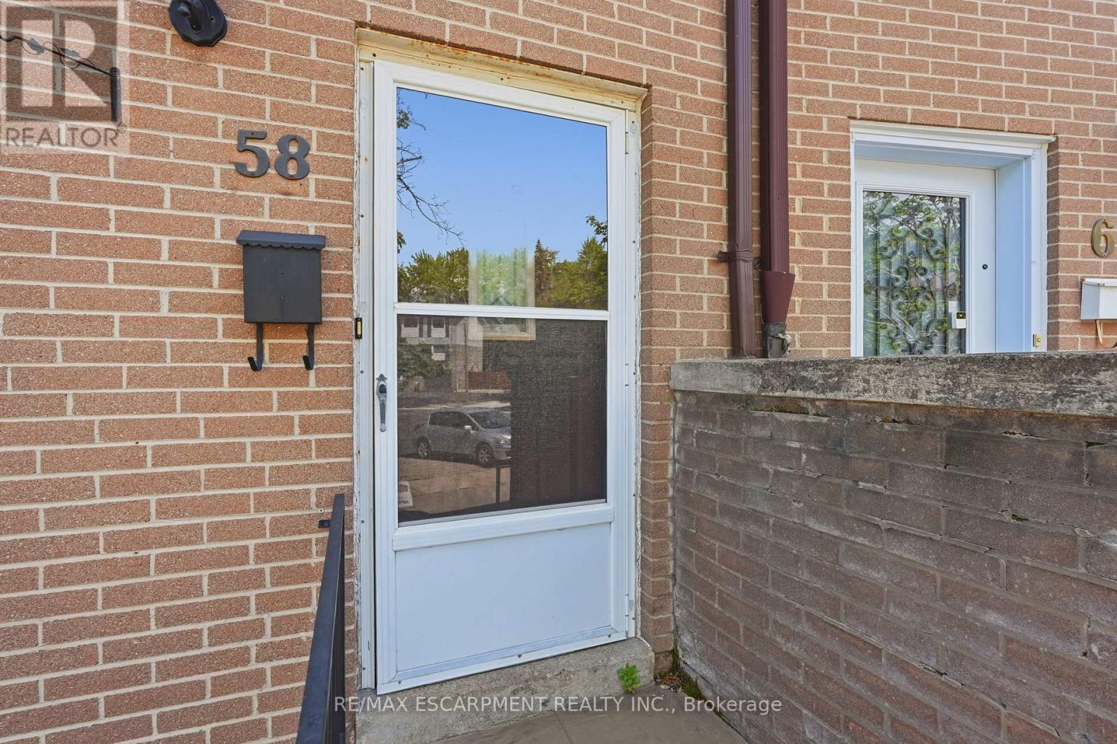 58 ONSLOW COURT - 3