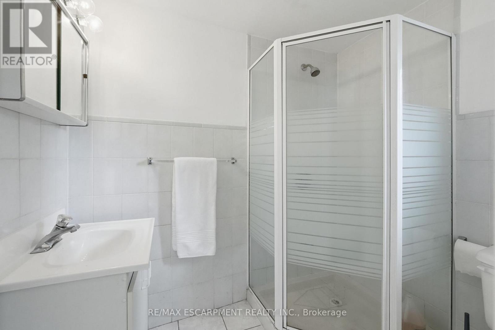 58 ONSLOW COURT - 32