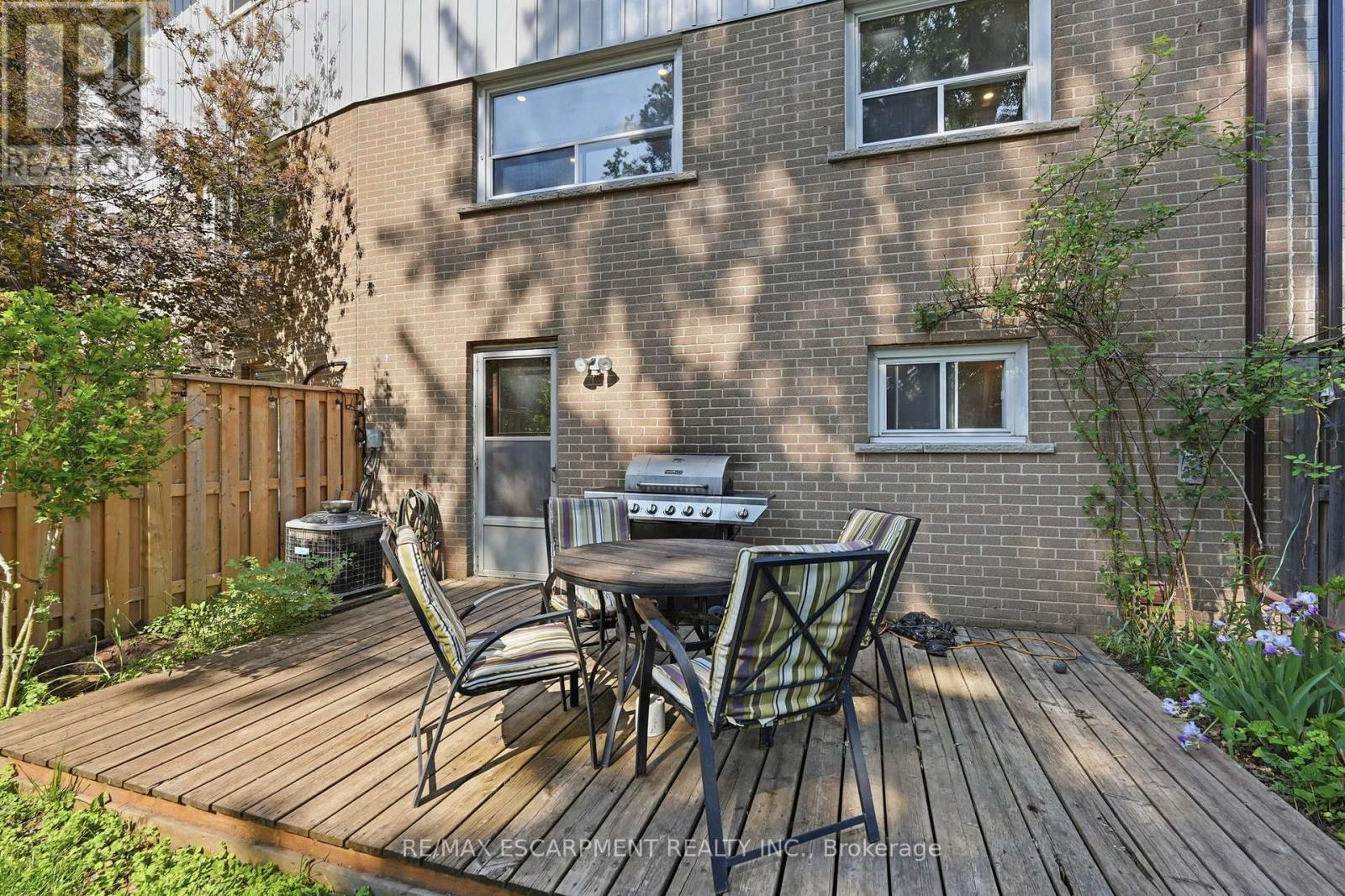 58 ONSLOW COURT - 36