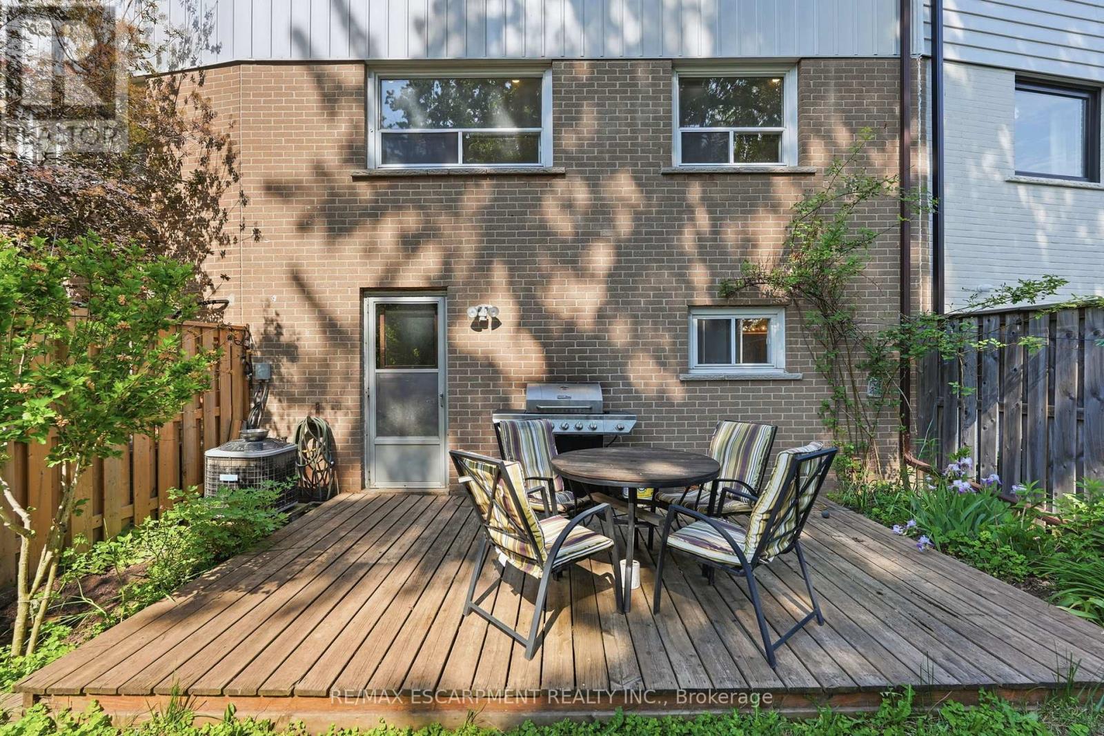 58 ONSLOW COURT - 37