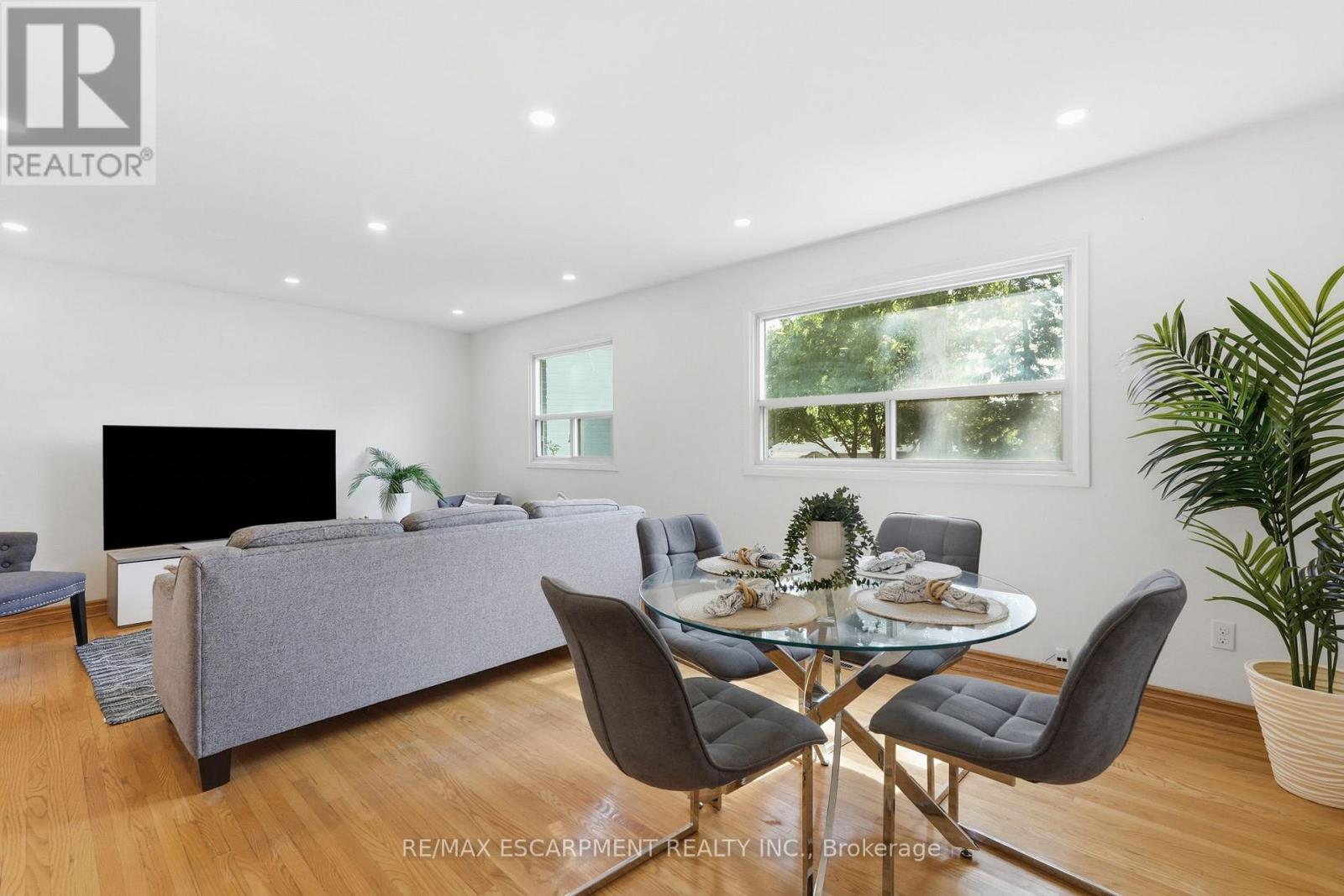 58 ONSLOW COURT - 7