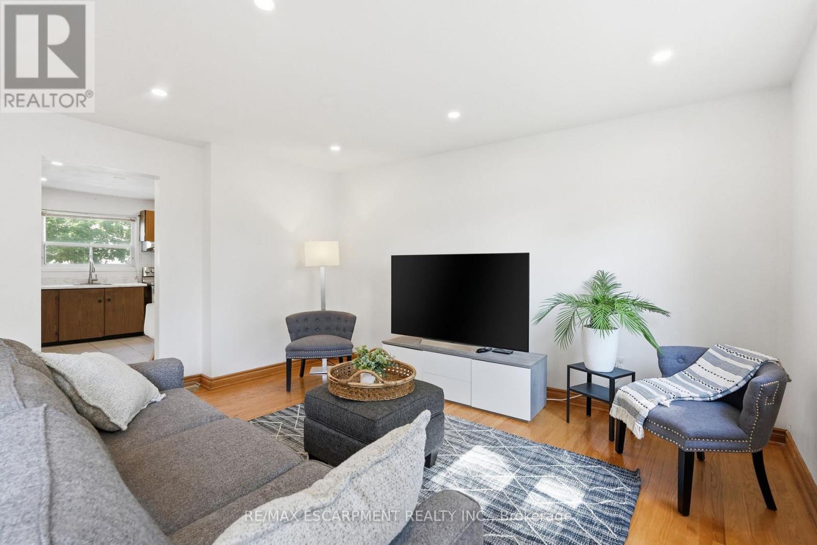 58 ONSLOW COURT - 9