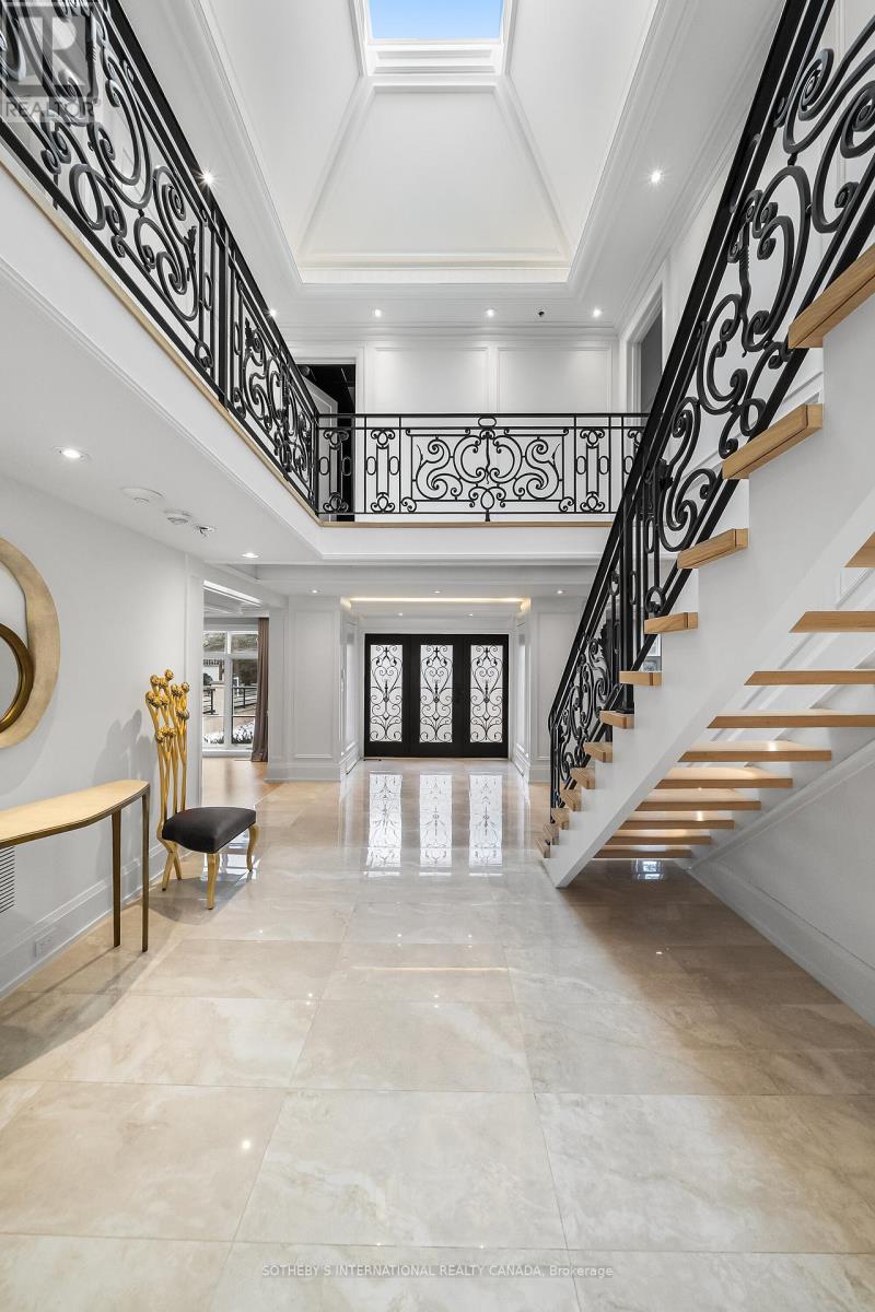 1347 QUEEN VICTORIA AVENUE - 4