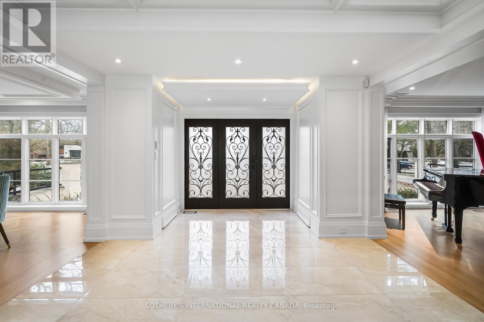 1347 QUEEN VICTORIA AVENUE - 6